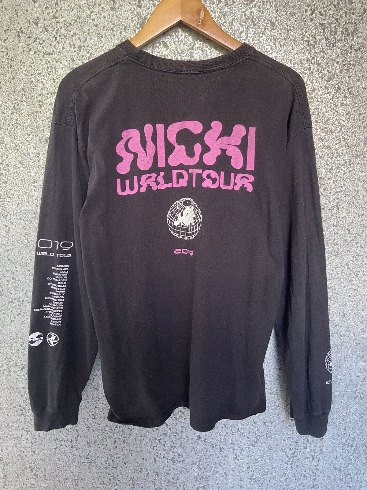 Band Tees Nicki t shirt long sleeve world tour tee Nicki Minaj Size US M / EU 48-50 / 2 - 5 Thumbnail