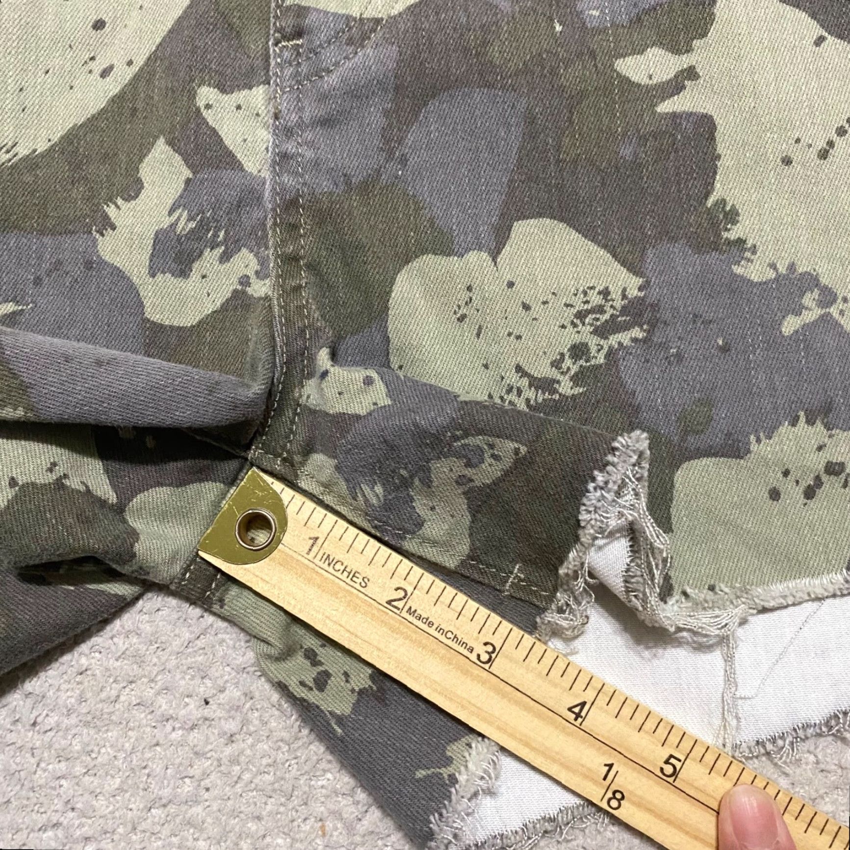 American Eagle Outfitters Hudsone Womens Shorts sz 30 Jean Green Camouflage Denim Gracie Mid Rise Cut-Off Size 30" / US 8 / IT 44 - 6 Thumbnail