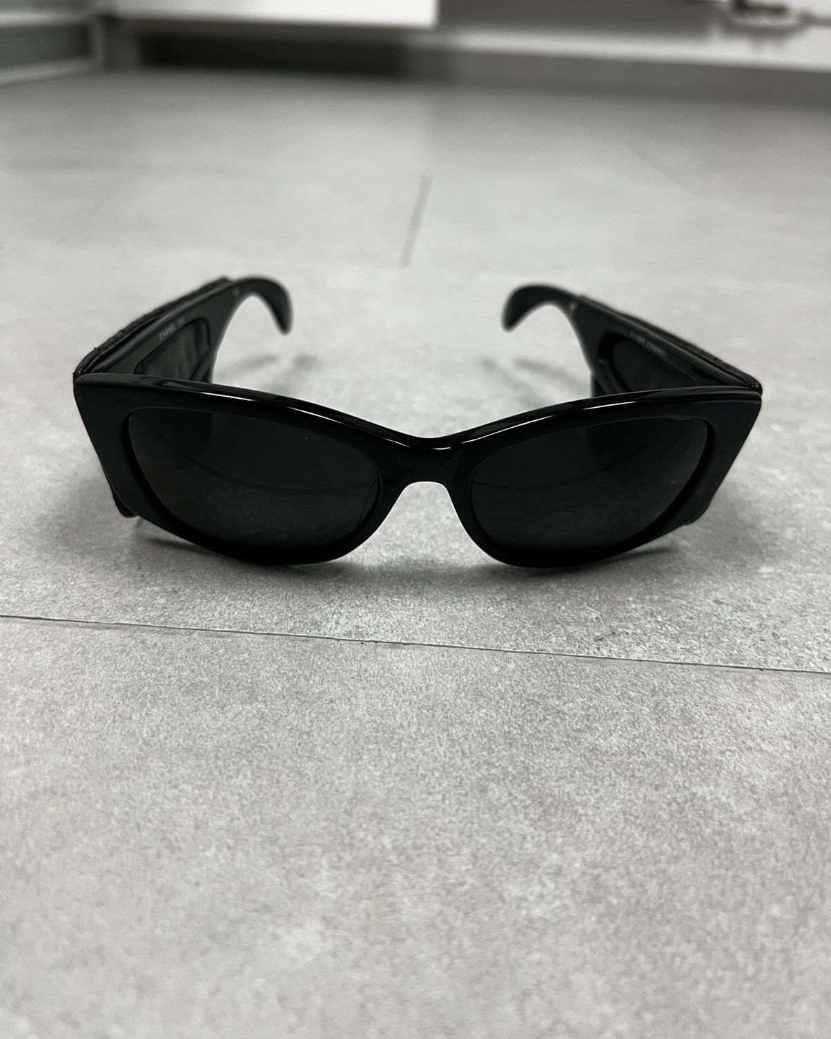Chanel Chanel 1988 Vintage Aviator Pilot Quilted Leather Sunglasses Size ONE SIZE - 3 Thumbnail