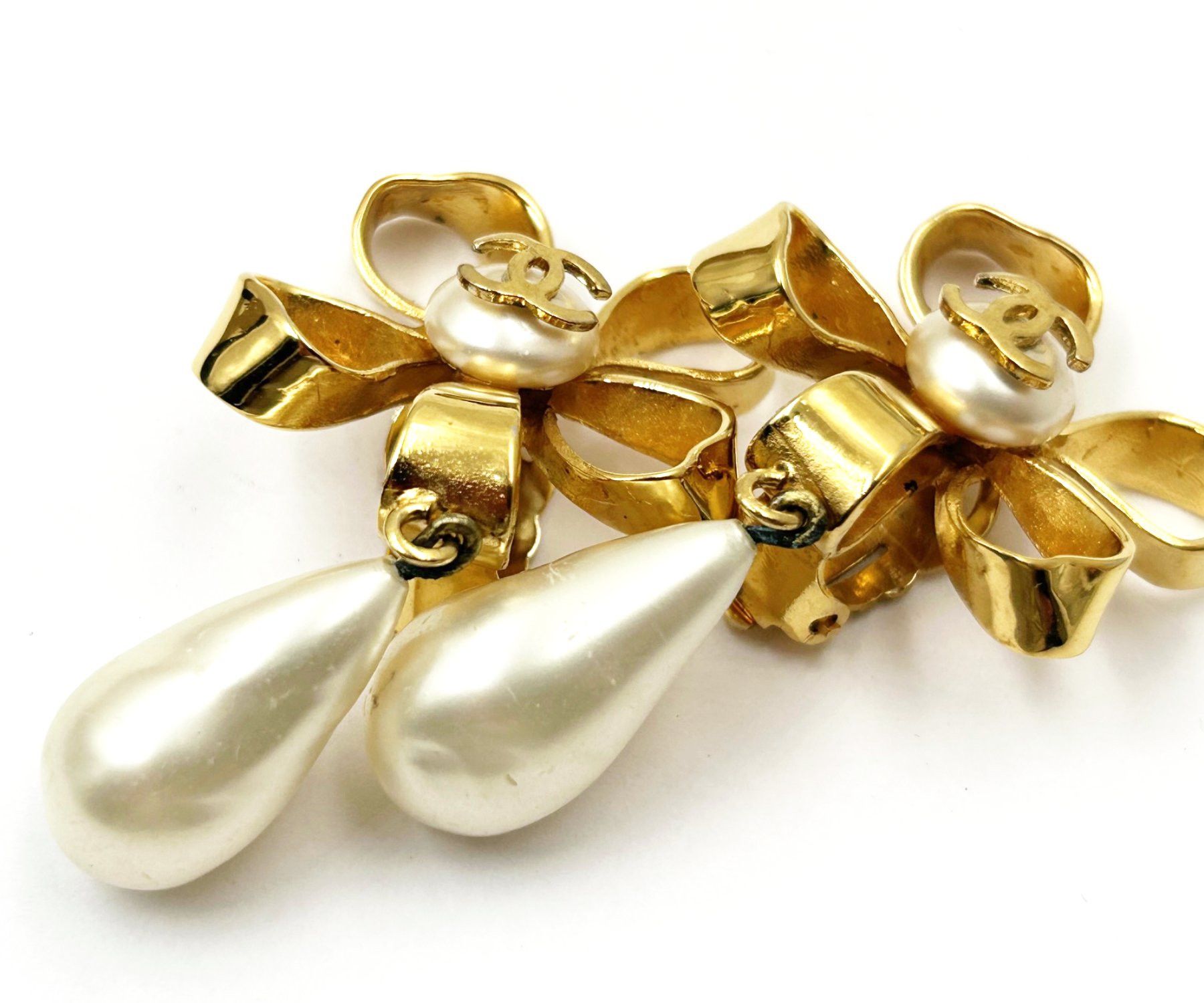 Chanel Chanel Gold Plated CC Ribbon Flower Pearl Dangle Earrings Size ONE SIZE - 6 Thumbnail