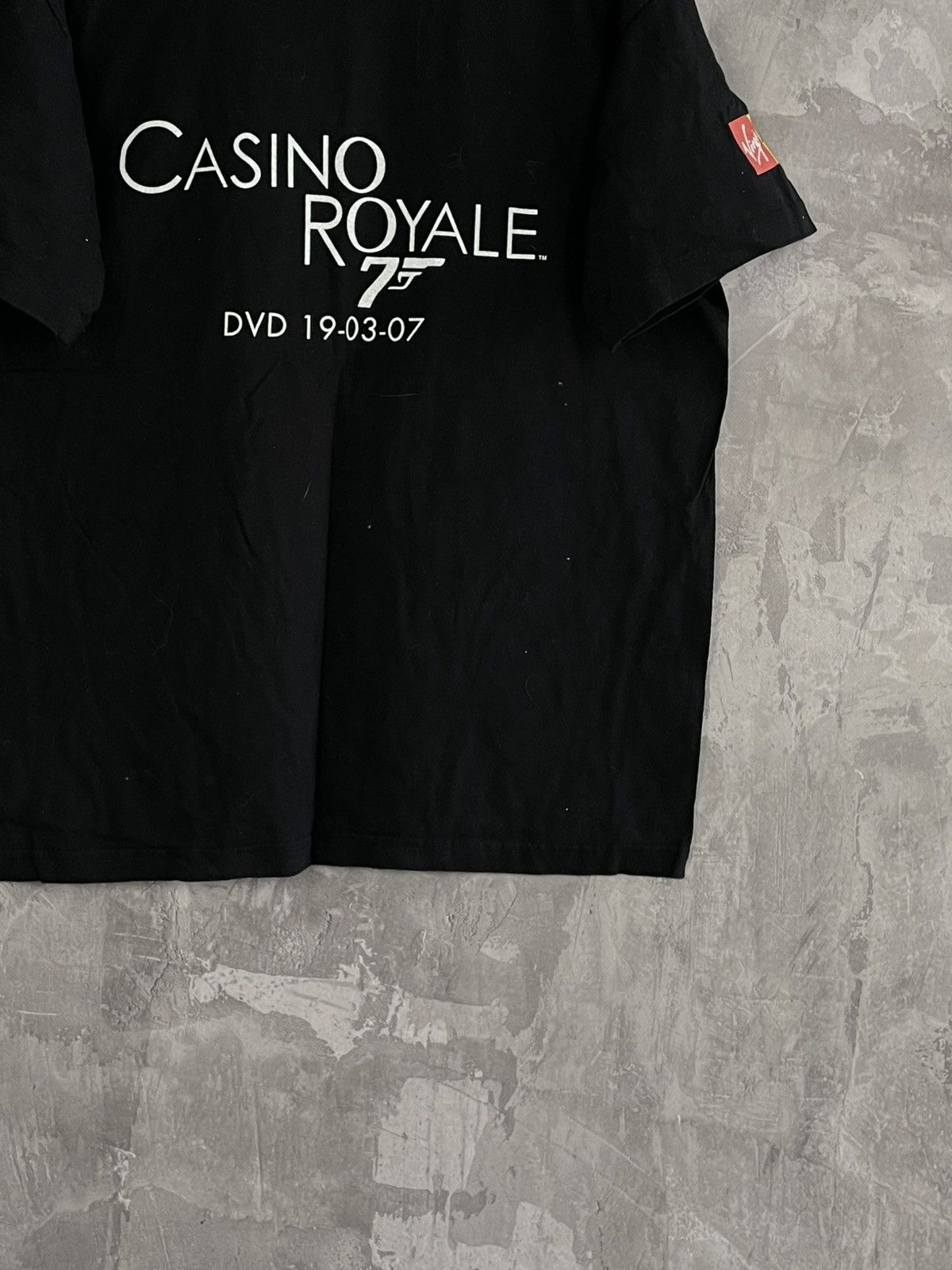Vintage Vintage Casino Royale Film Promo T-shirt Size US L / EU 52-54 / 3 - 6 Thumbnail