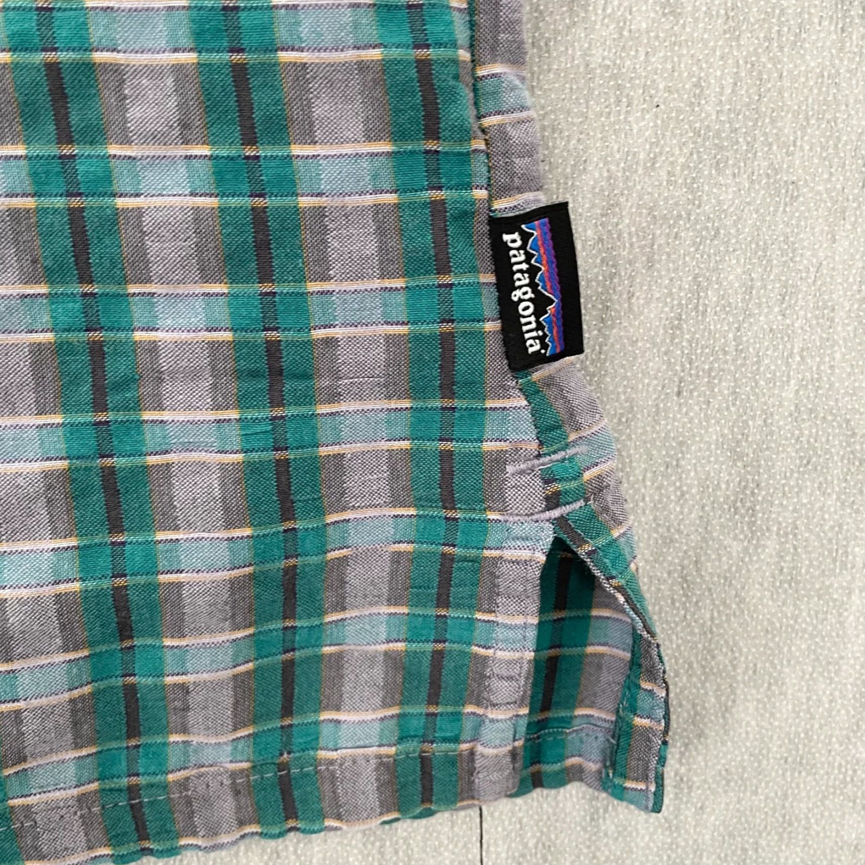 Patagonia Patagonia Men's Large Green Gray Shirt Button-Up Short Sleeve Plaid Logo Casual Travel Size US L / EU 52-54 / 3 - 4 Thumbnail