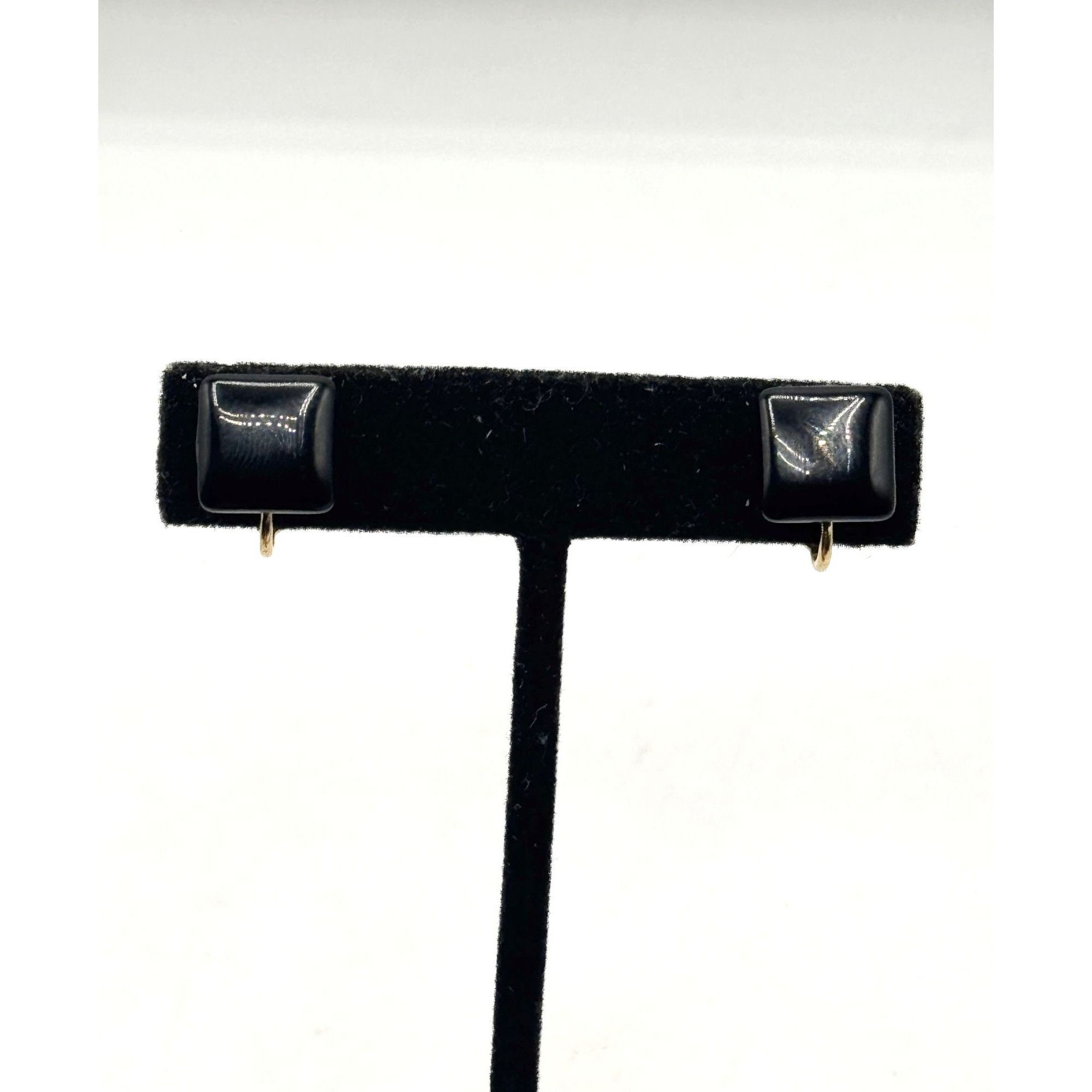 Vintage Crown Trifari vintage black square stud clip on earrings Size ONE SIZE - 1 Thumbnail