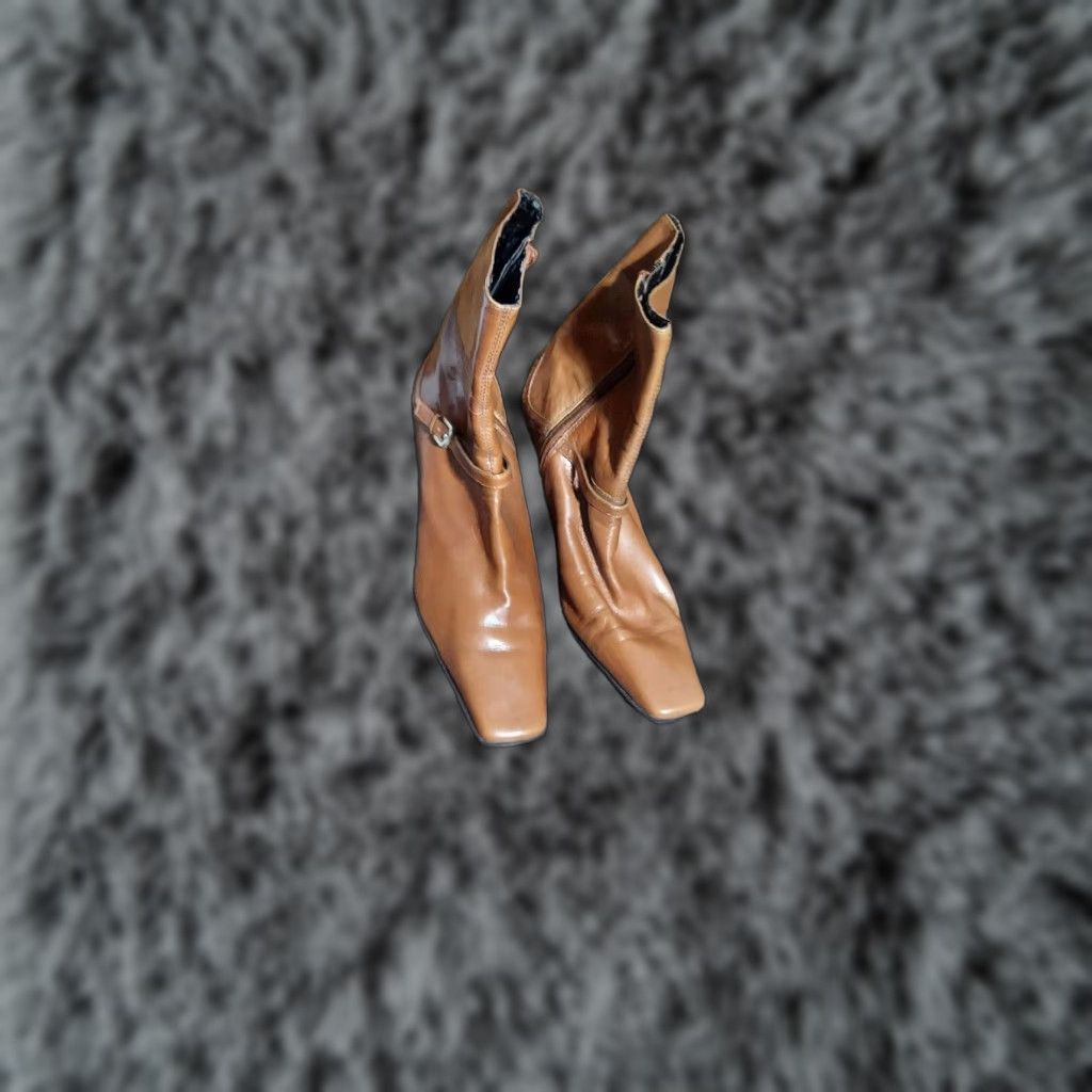 Nine West Pointed Toe Ankle Booties Brown Leather Size 7.5 M High Heel Shoes Zip Classic Womens