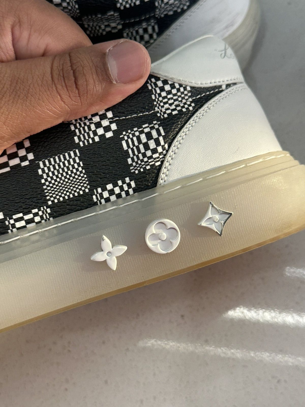 Louis Vuitton Louis Vuitton Ollie Sneaker (LV 7, fits like US8-9) Size US 9 / EU 42 - 10 Thumbnail