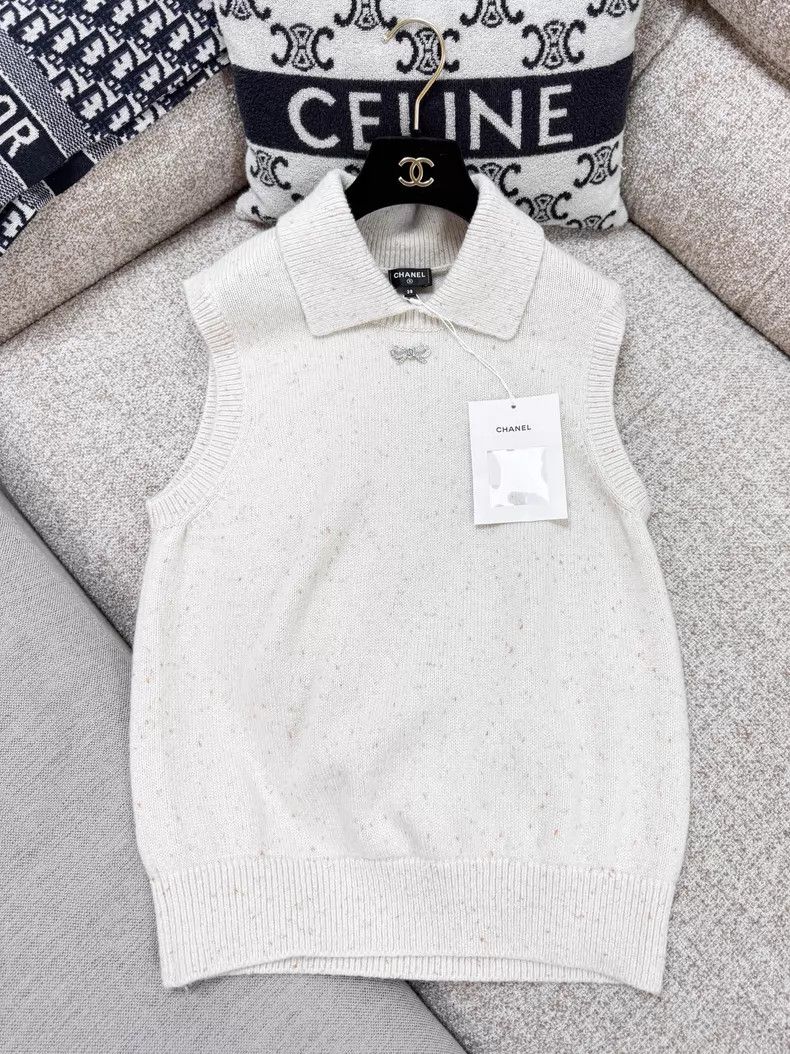 Chanel Chanel Oat-coloured bow lapel sleeveless knitted vest Size XS / US 0-2 / IT 36-38 - 1 Thumbnail