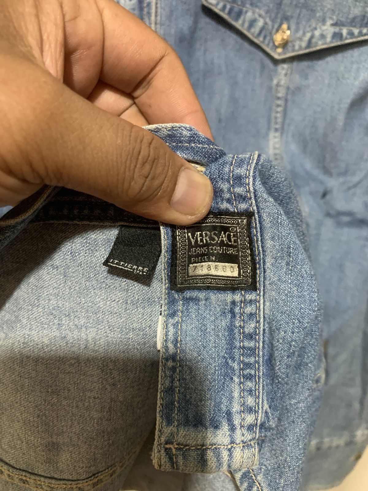 Versace Vintage 90s Istante Versace Denim Shirt w Istante Buttons Size US M / EU 48-50 / 2 - 13 Thumbnail