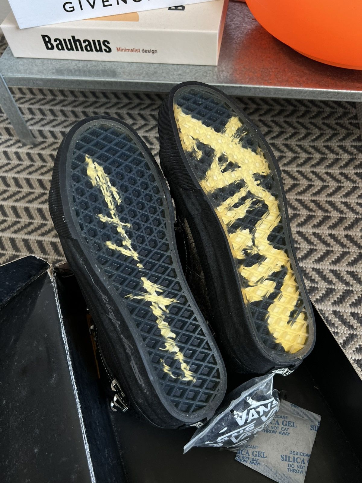 Vans Vans Sk8-Hi Size US 7 / EU 40 - 2 Thumbnail