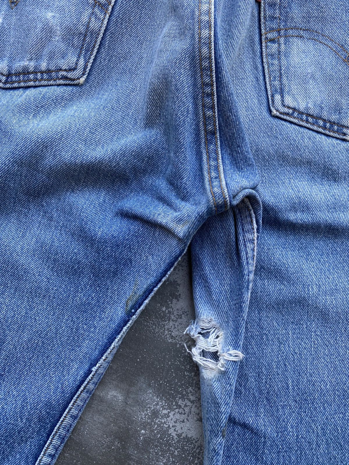Levi's Vintage Clothing VINTAGE LEVI’S 501 DISTRESSED Size US 31 - 16 Thumbnail