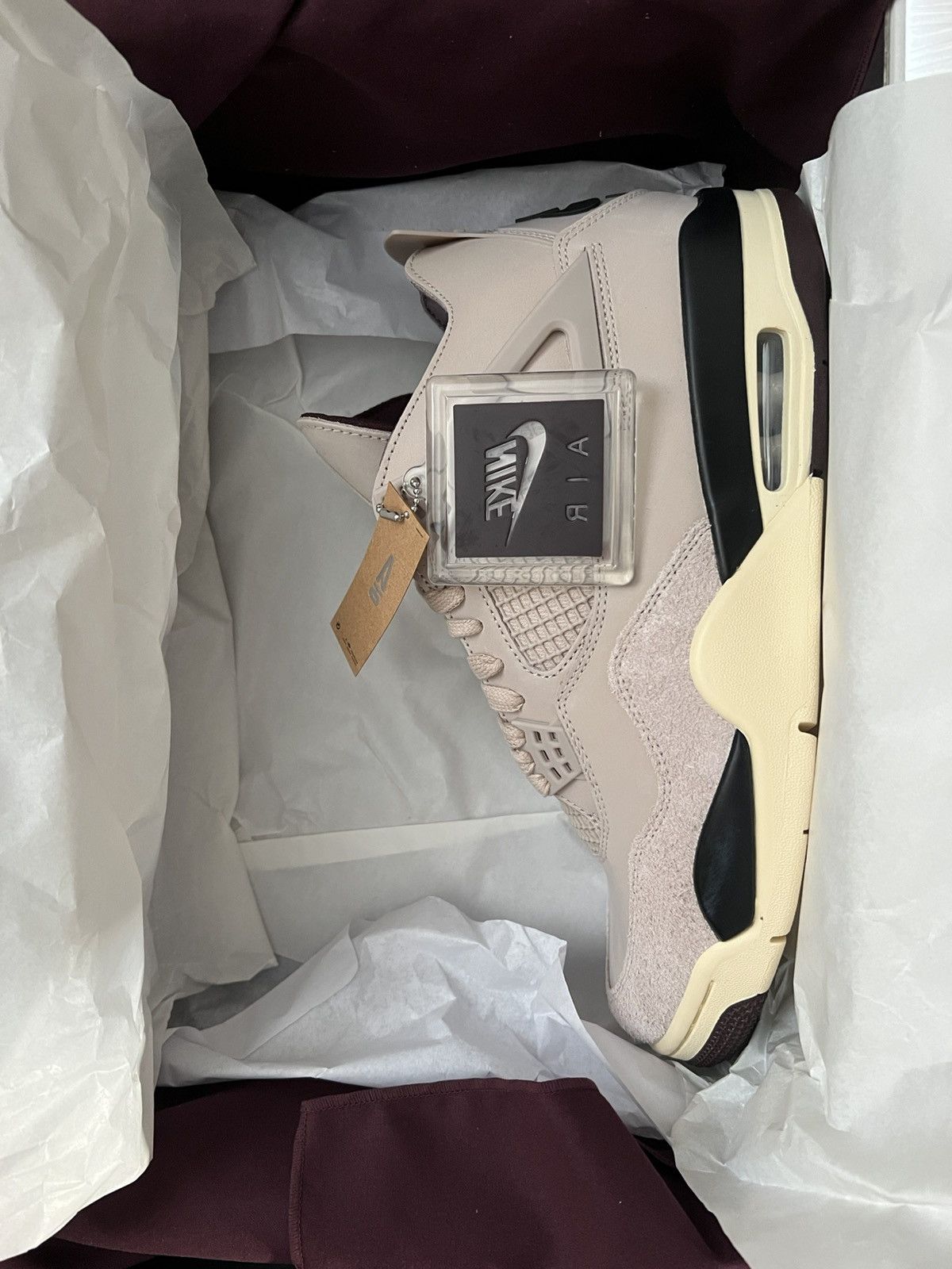 A Ma Maniere × Jordan Brand 12W/10.5M, Jordan 4 x A Ma Maniere, While You Were Sleeping Size US 10.5 / EU 43-44 - 11 Thumbnail
