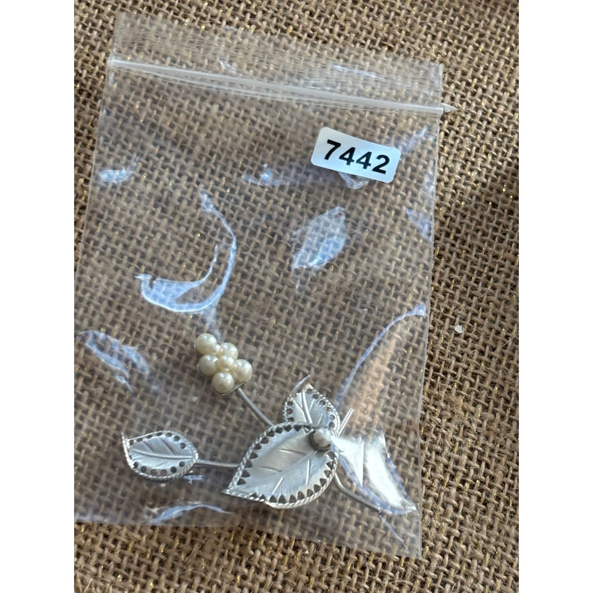 Other Vintage Silver Leaf & Pearl Brooch Pin Size ONE SIZE - 5 Thumbnail