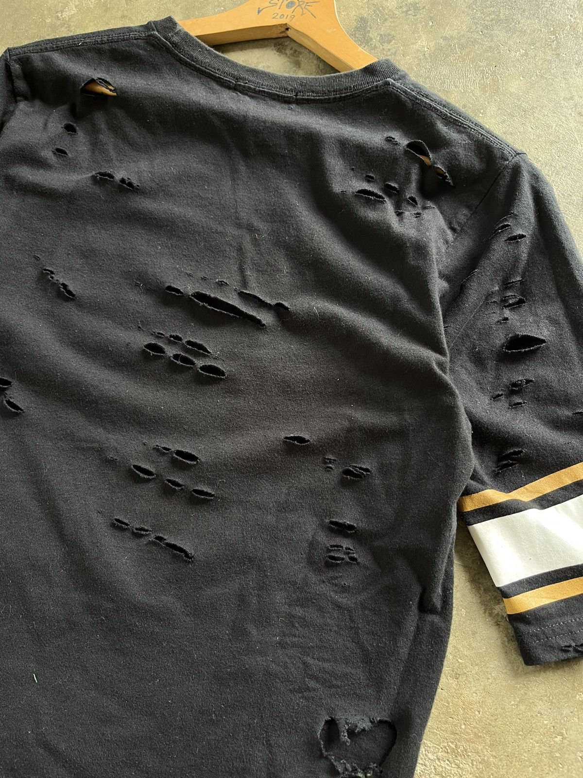 Hysteric Glamour × Japanese Brand RARE Hysteric Glamour Raglan Big Logo Distressed Tee Size US M / EU 48-50 / 2 - 11 Thumbnail