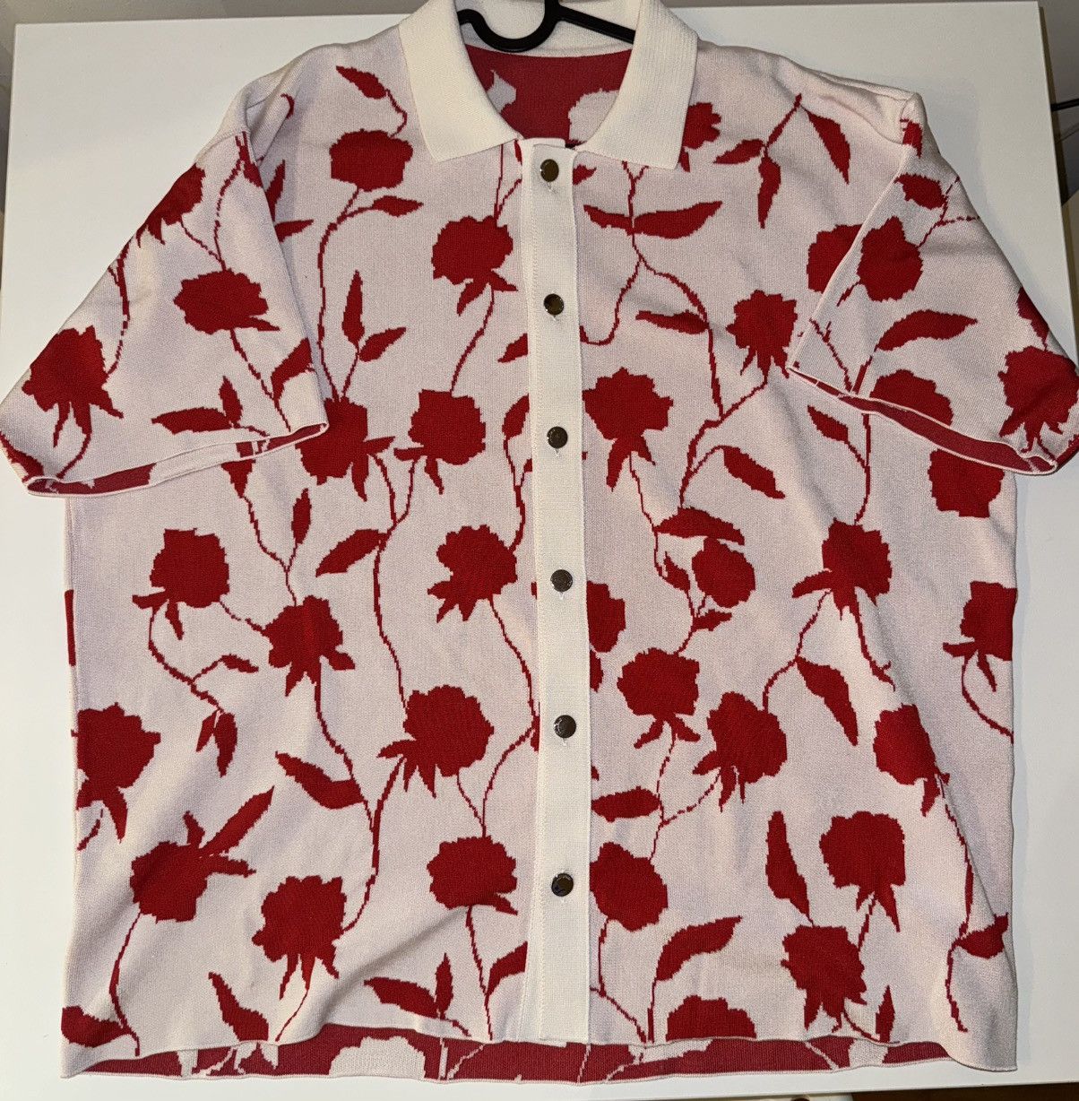 Jacquemus Jacquemus Men's Rose Knit Polo Shirt in White/Red Size US XL / EU 56 / 4 - 2 Thumbnail