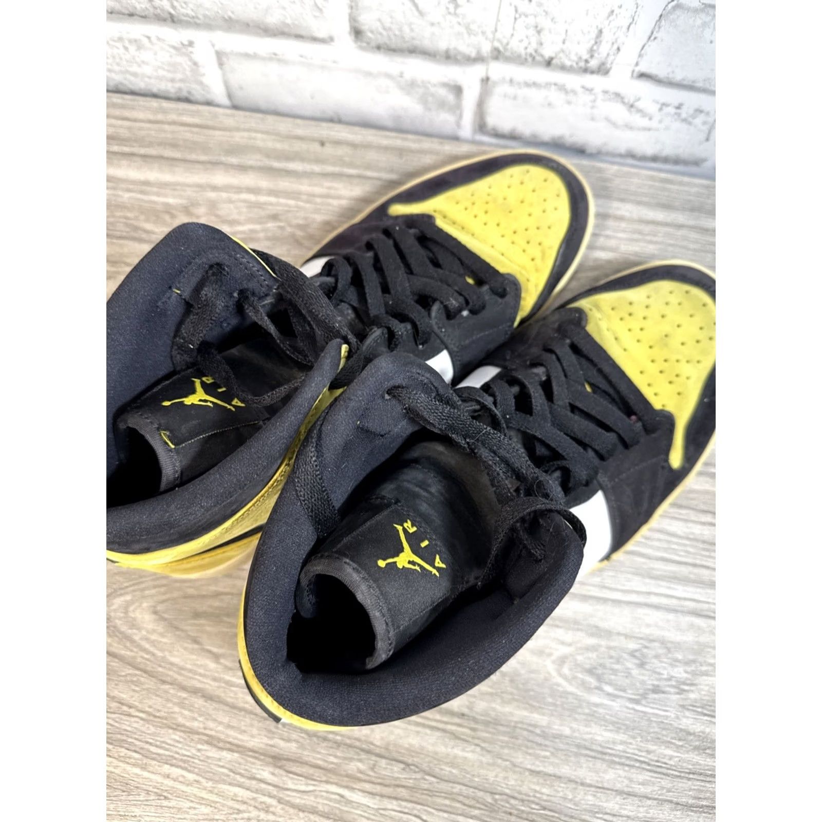 Jordan Brand Air Jordan 1 High OG Yellow Ochre Size 10 Mens Sneakers DZ5485-701 Size US 10 / EU 43 - 5 Thumbnail