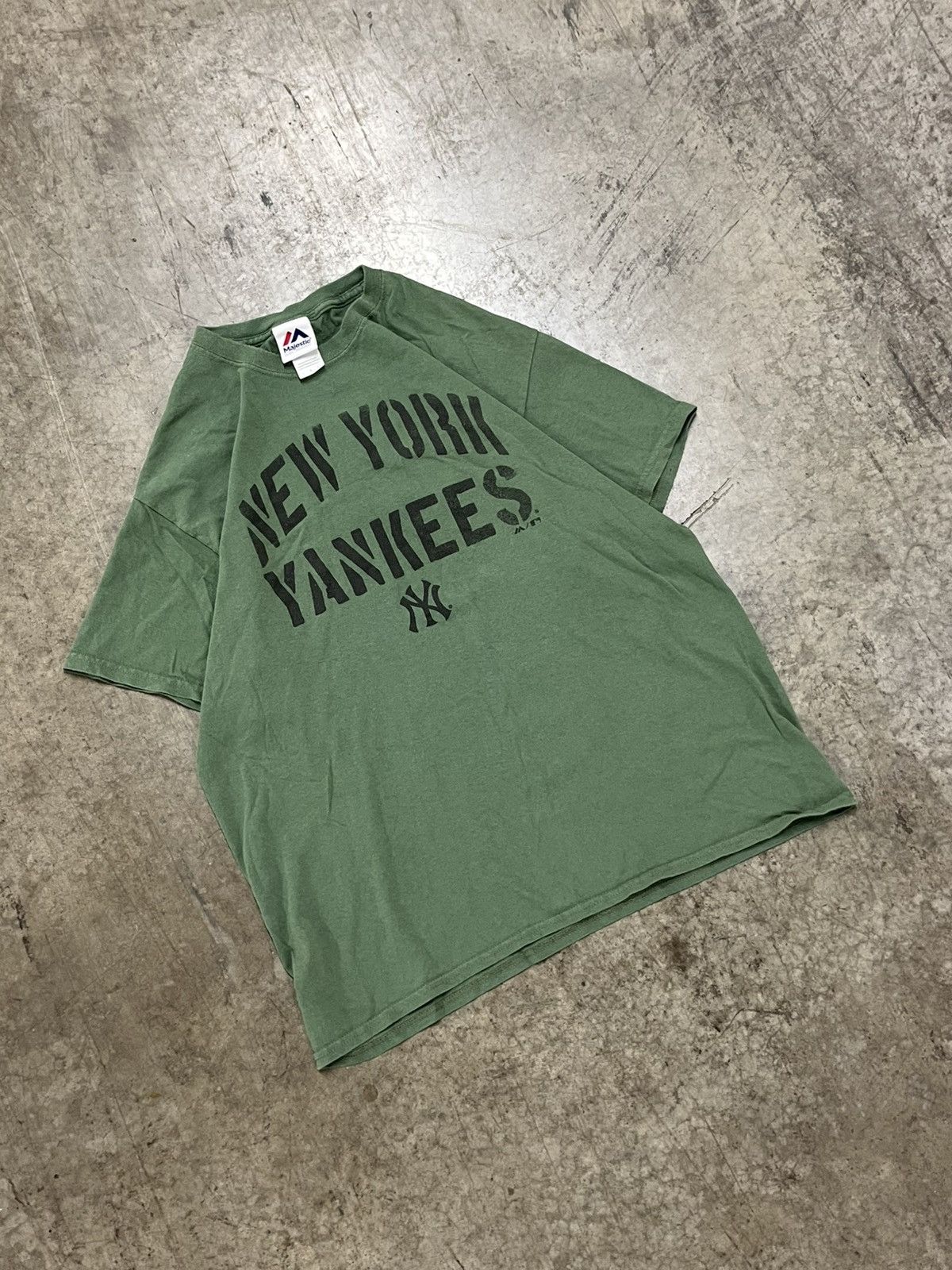 Vintage NY Yankees vintage tee shirt sports MLB baseball streetwear Size US L / EU 52-54 / 3 - 2 Thumbnail