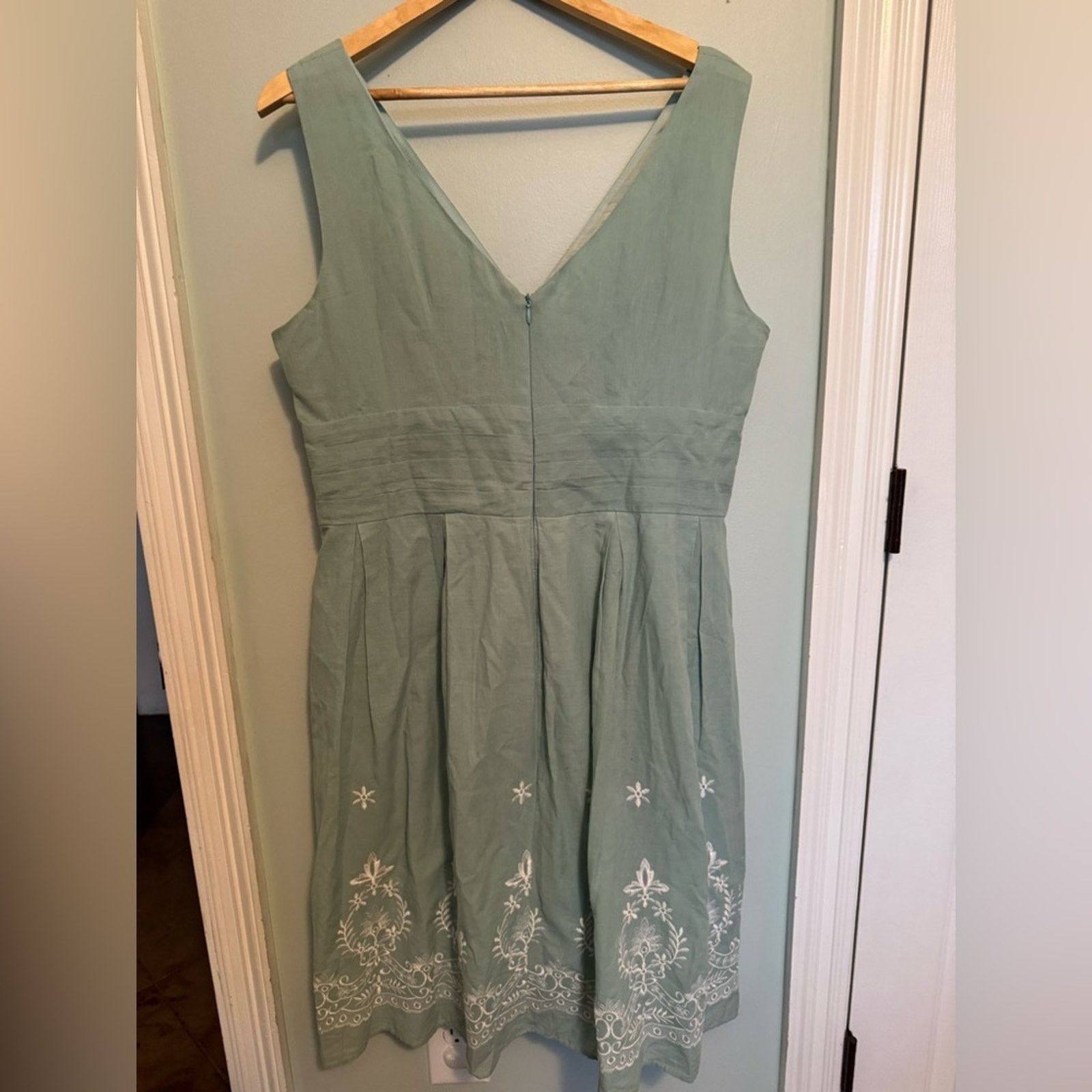 DressCamp Dressbarn Green Midi Dress with embroidery on the hem. Sz 14 Size XL / US 12-14 / IT 48-50 - 2 Thumbnail