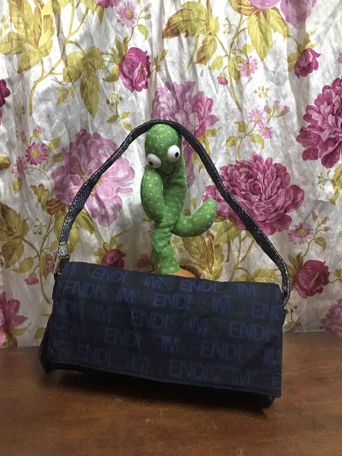 Fendi × Vintage Authentic Fendi Saddle Bag Size ONE SIZE - 1 Thumbnail