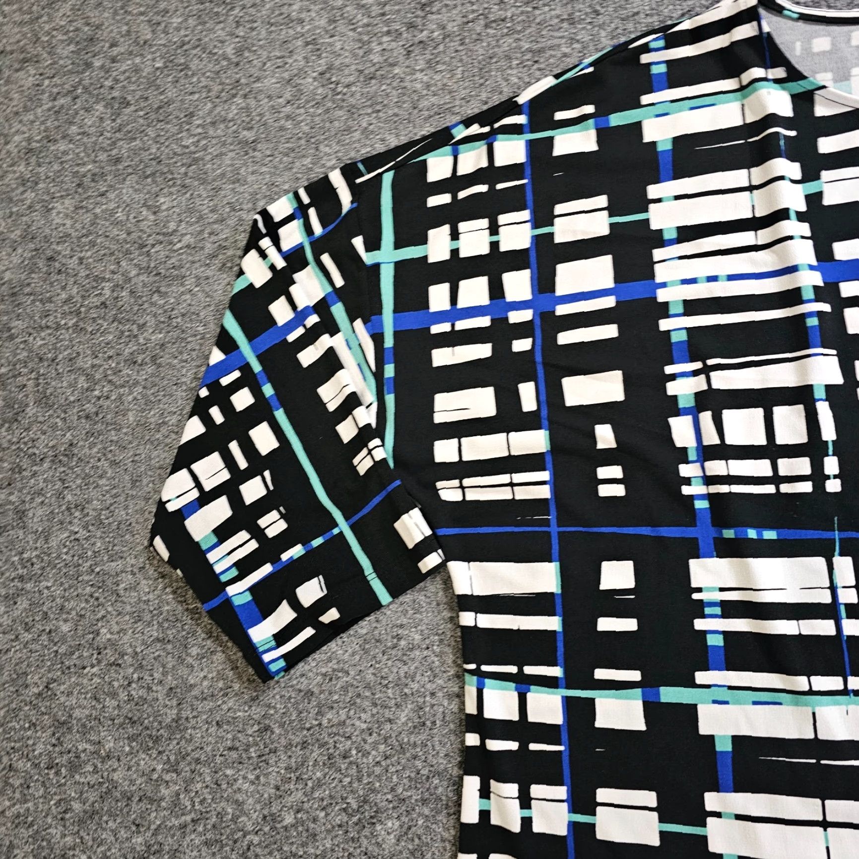 Vintage Chicos Top 3 Women XL Black Blue Plaid Abstract Stretch Slinky Casual Career Blouse Shirt Knit Polyester Round Neck 3/4 Sleeve Pullover Office Womens Size XL / US 12-14 / IT 48-50 - 4 Thumbnail