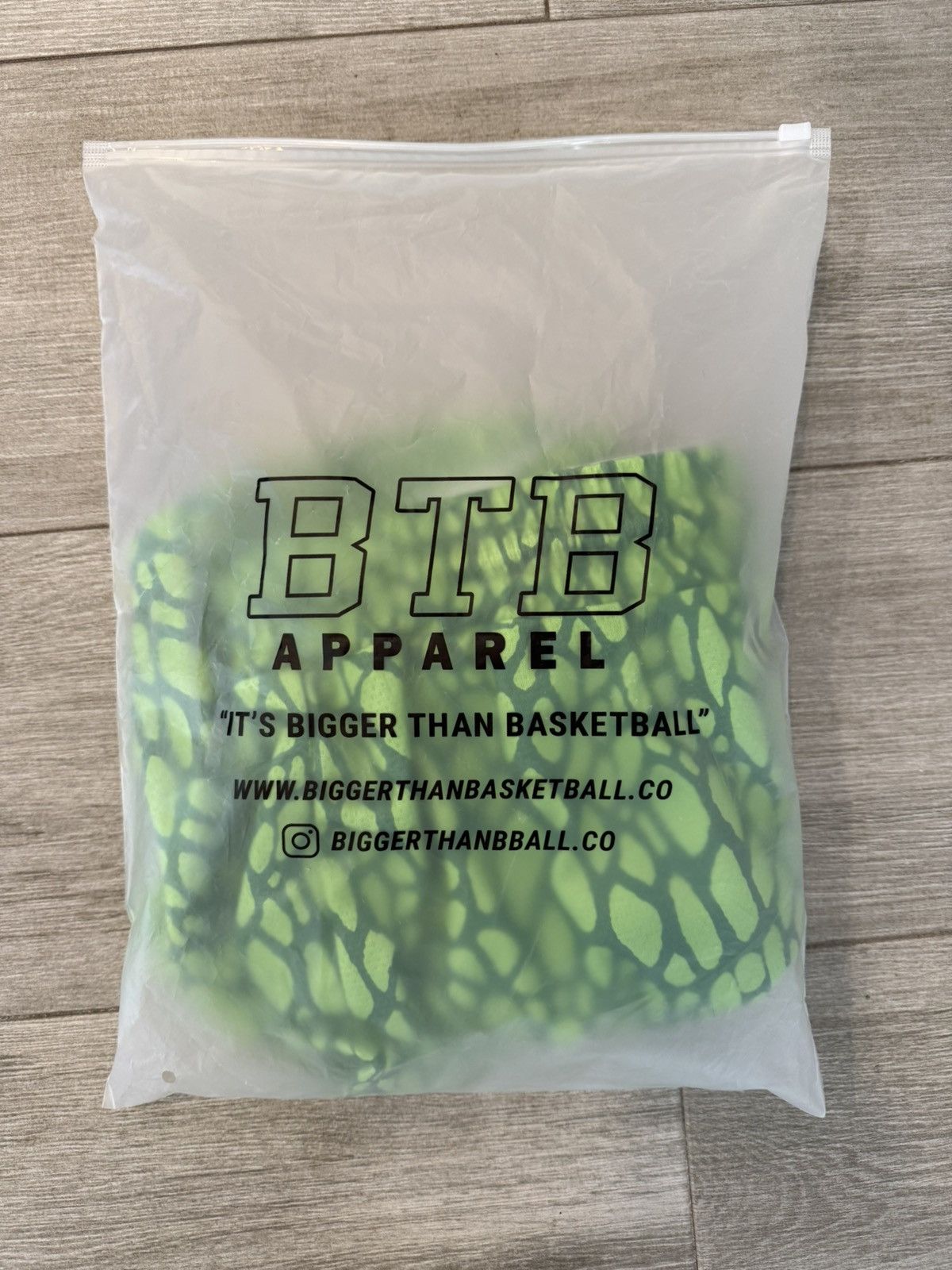 Other Men's Bigger Than Basketball Grinch Mesh Shorts Green Sz XL Size US 36 / EU 52 - 7 Thumbnail