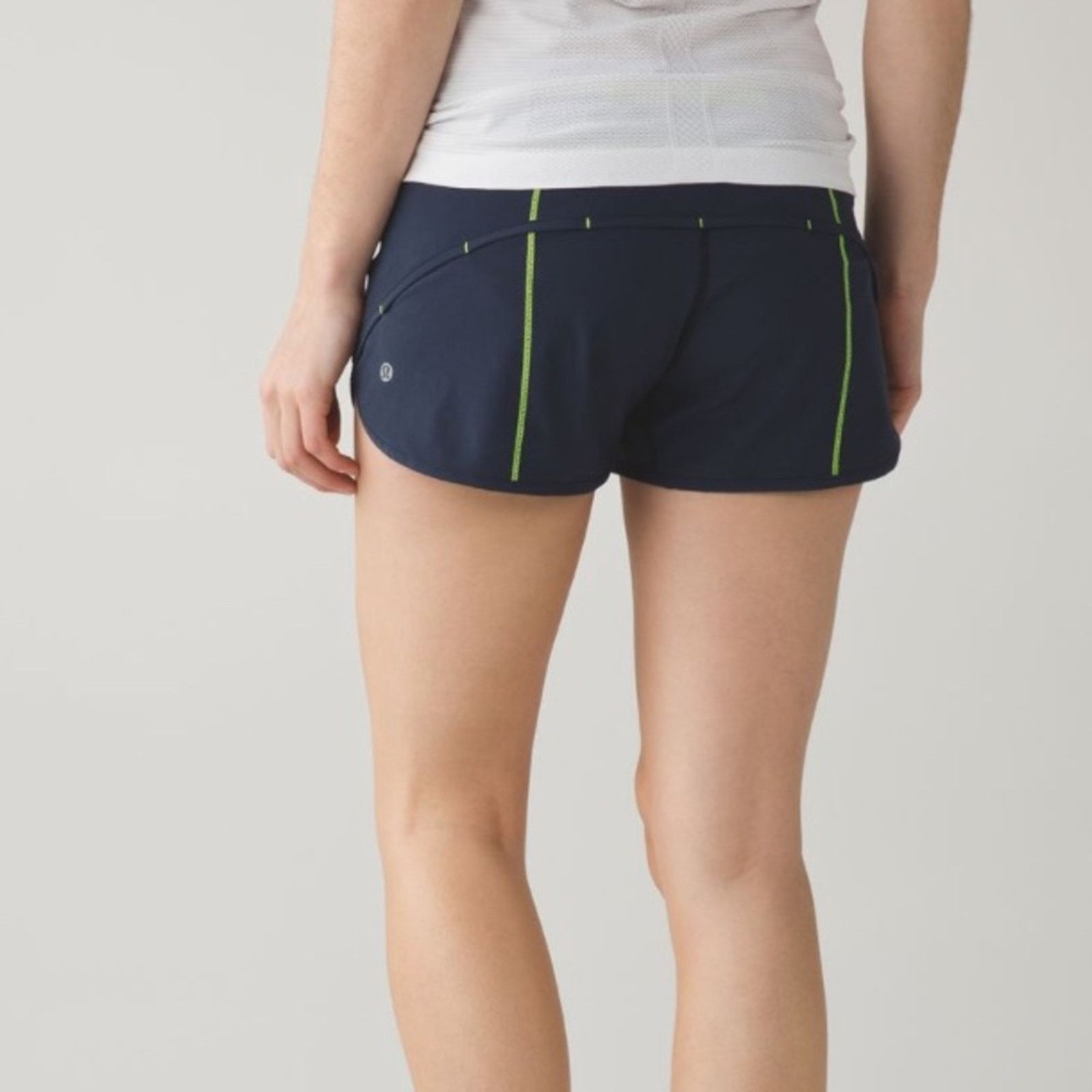 Lululemon Lululemon Run: Speed Short *4-way Stretch Sz 6 Size 28" / US 6 / IT 42 - 2 Thumbnail