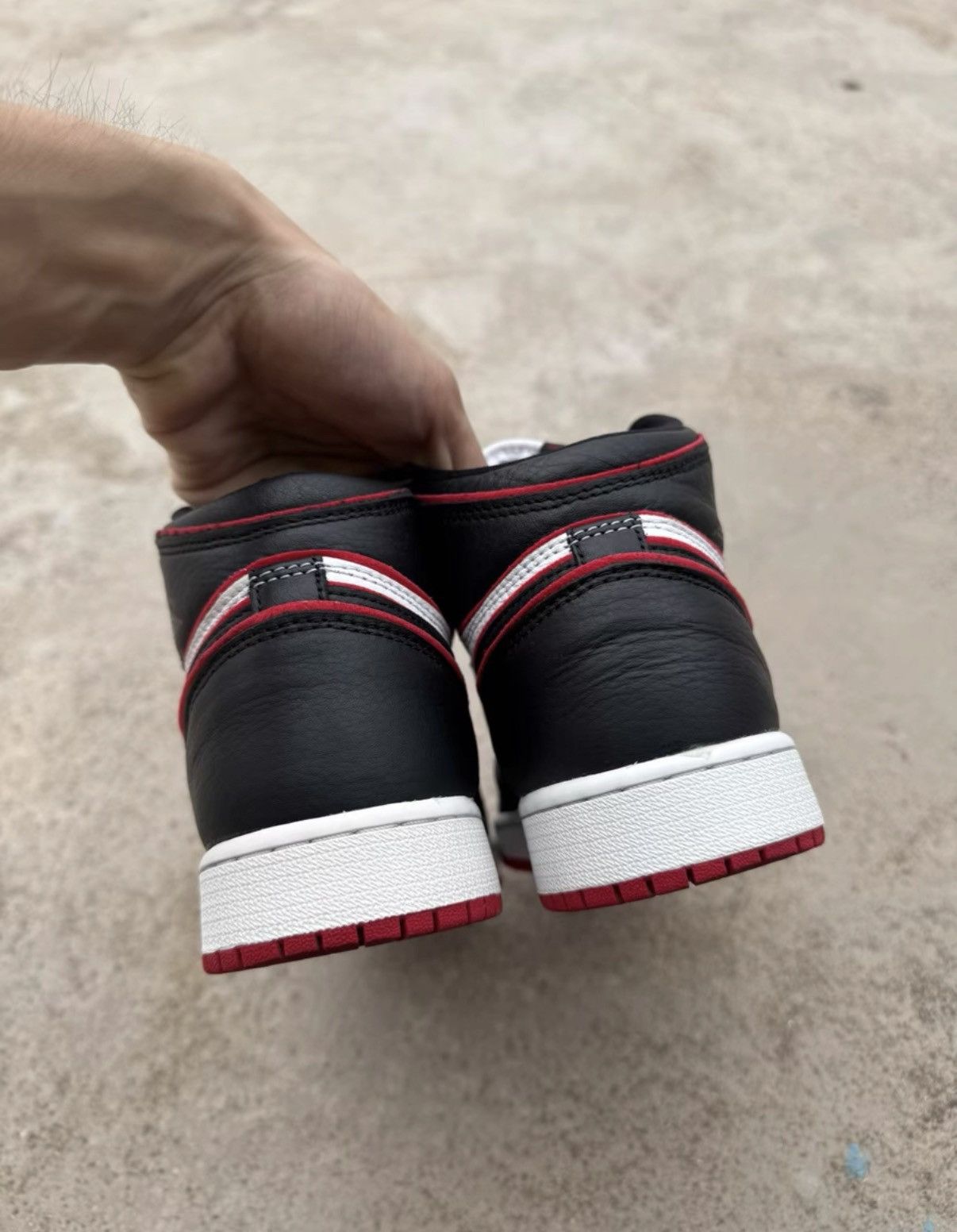 Nike Nike Air Jordan 1 High GS, Black & Red K37 Size US 6.5 / IT 36.5 - 3 Thumbnail