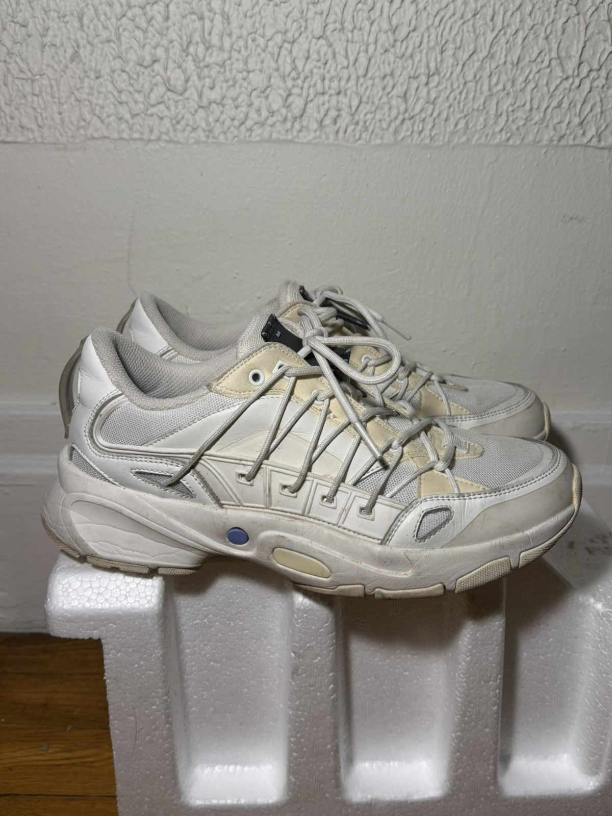 MCQ MCQ Aratana Sneakers White / Cream EU 39 / US W 8.5 Size US 6 / EU 39 - 6 Thumbnail