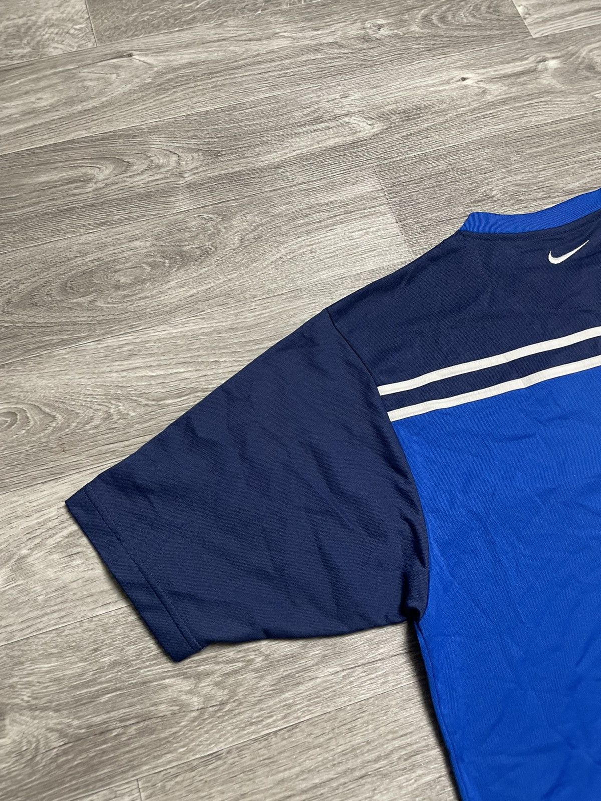 Nike Vintage Nike T90 Central Swoosh Logo Soccer Football T-Shirt Size US XL / EU 56 / 4 - 14 Thumbnail