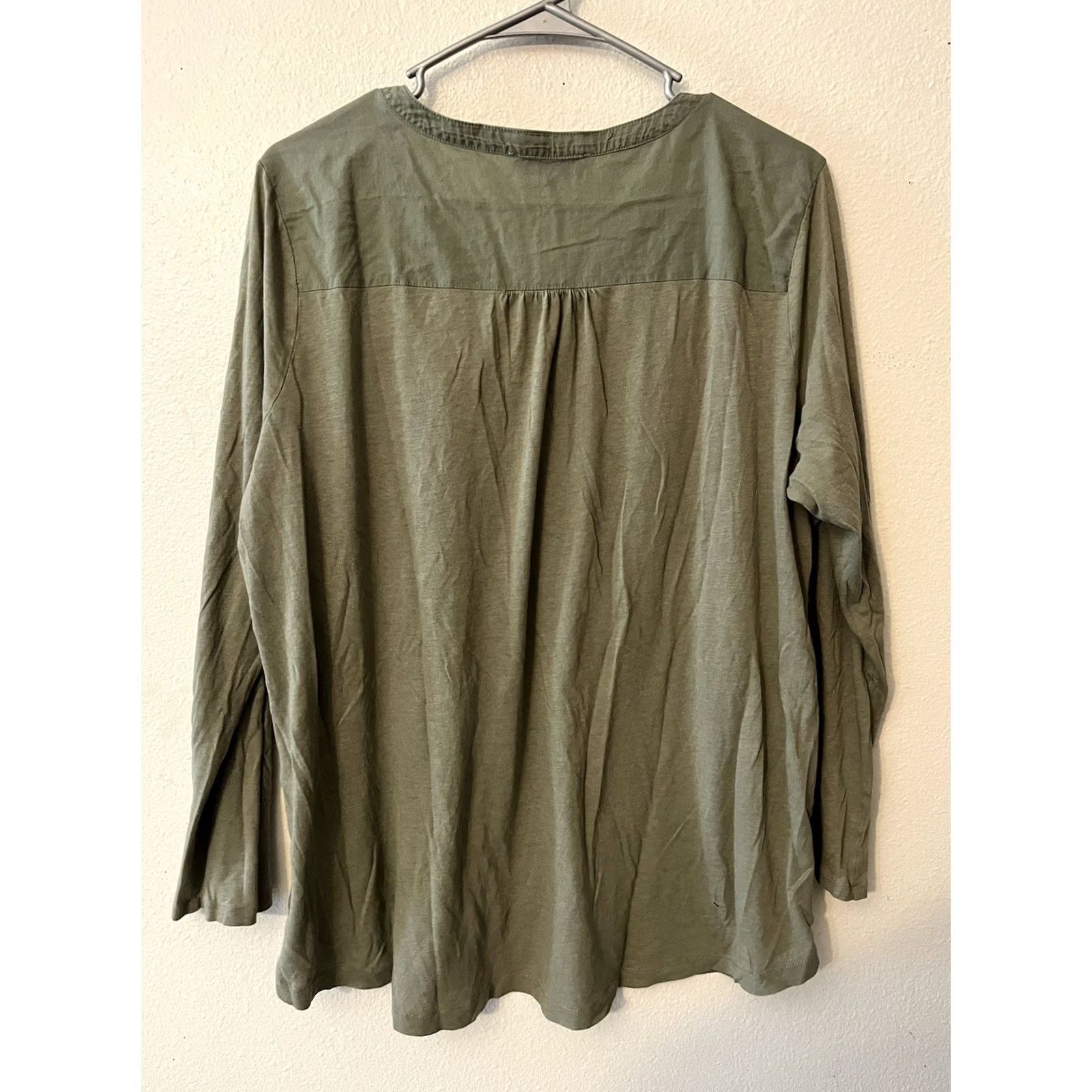 Jones New York Jones New York Henley Top Womens 1X Long Sleeve Button Chest Pockets Green Blouse Size XL / US 12-14 / IT 48-50 - 2 Thumbnail