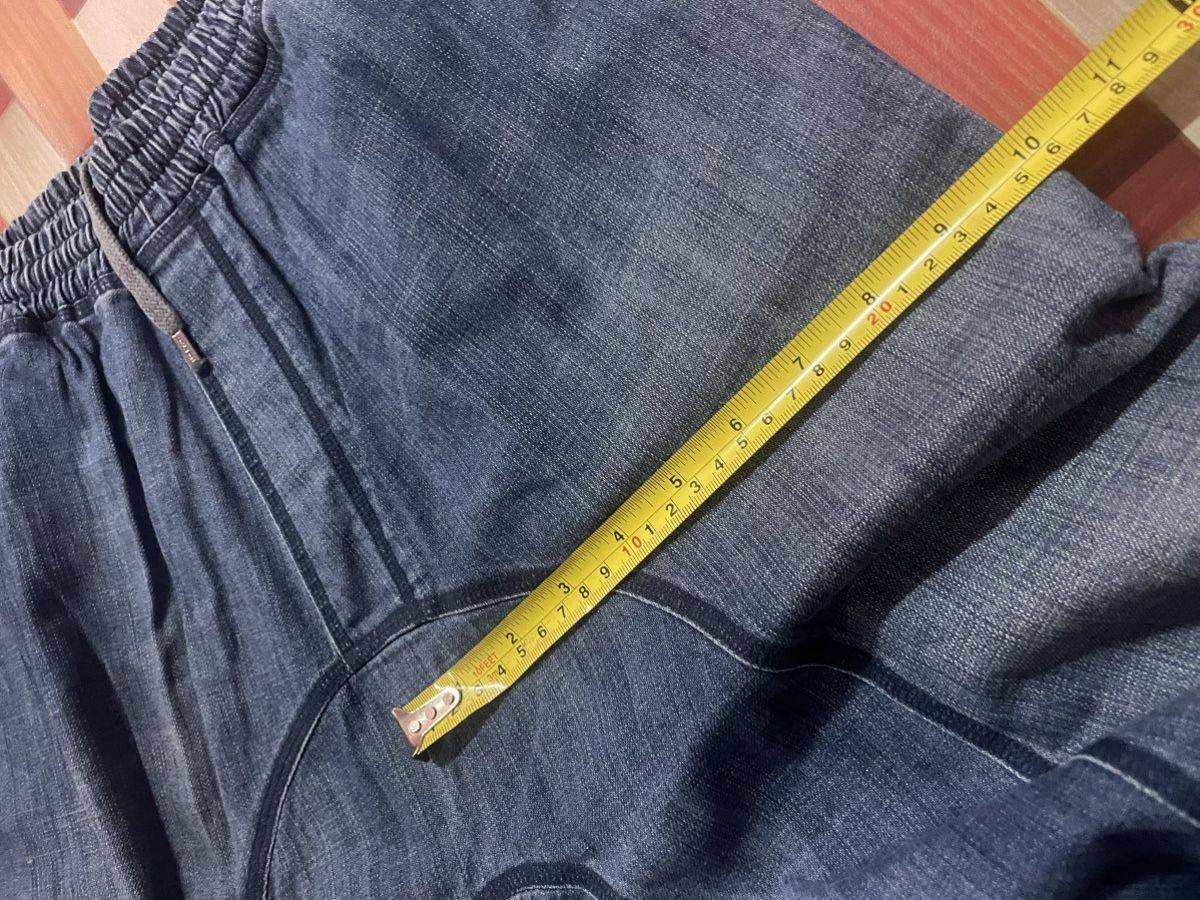 Neil Barrett Neil Barret -leg pants with an elasticated, cinched ankle Size US 32 / EU 48 - 14 Thumbnail