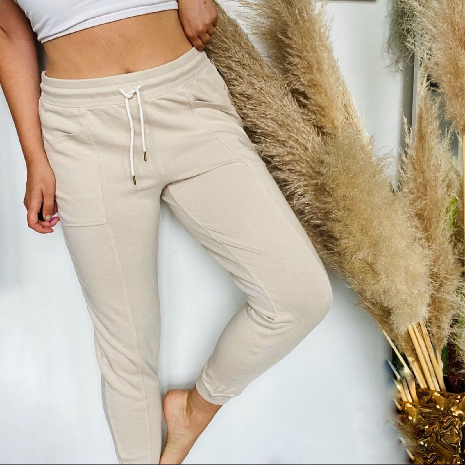 Old Navy OLD NAVY Cream White Sweatpants Joggers Pants M Sweats Size 28" / US 6 / IT 42 - 1 Thumbnail
