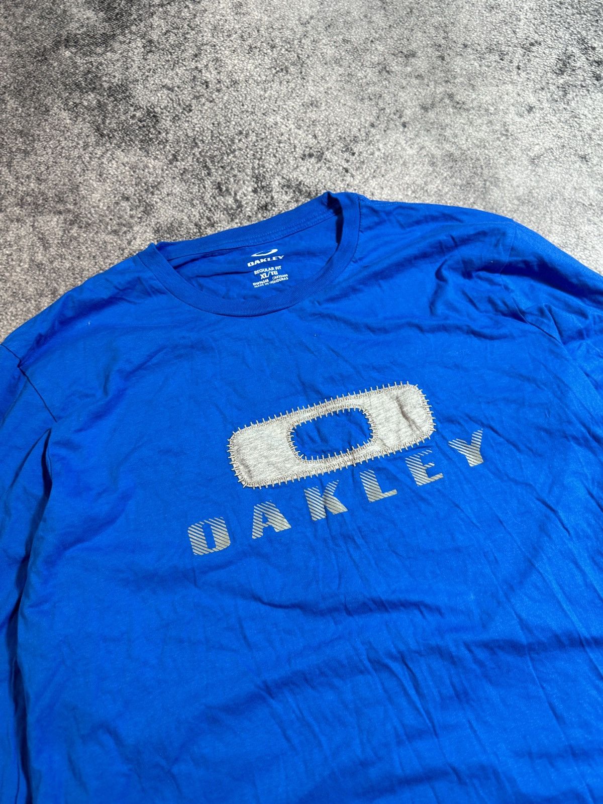 Oakley Y2K Vintage Oakley Big Logo Long Sleeve Streetwear Rare XL Size US XL / EU 56 / 4 - 2 Thumbnail