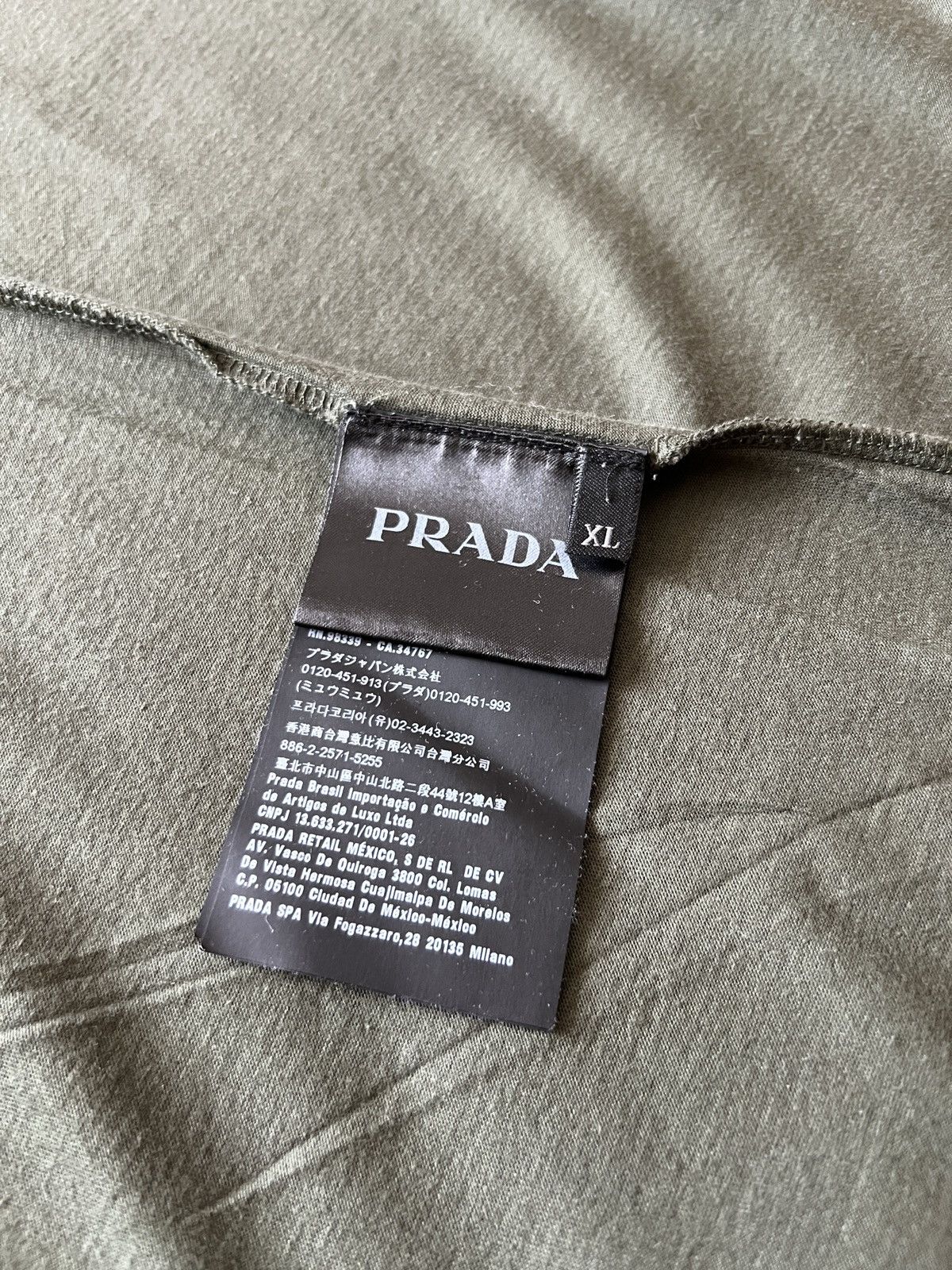 Prada 🔥🔥 Prada Green Metal Badge T-Shirt Size US XL / EU 56 / 4 - 6 Thumbnail