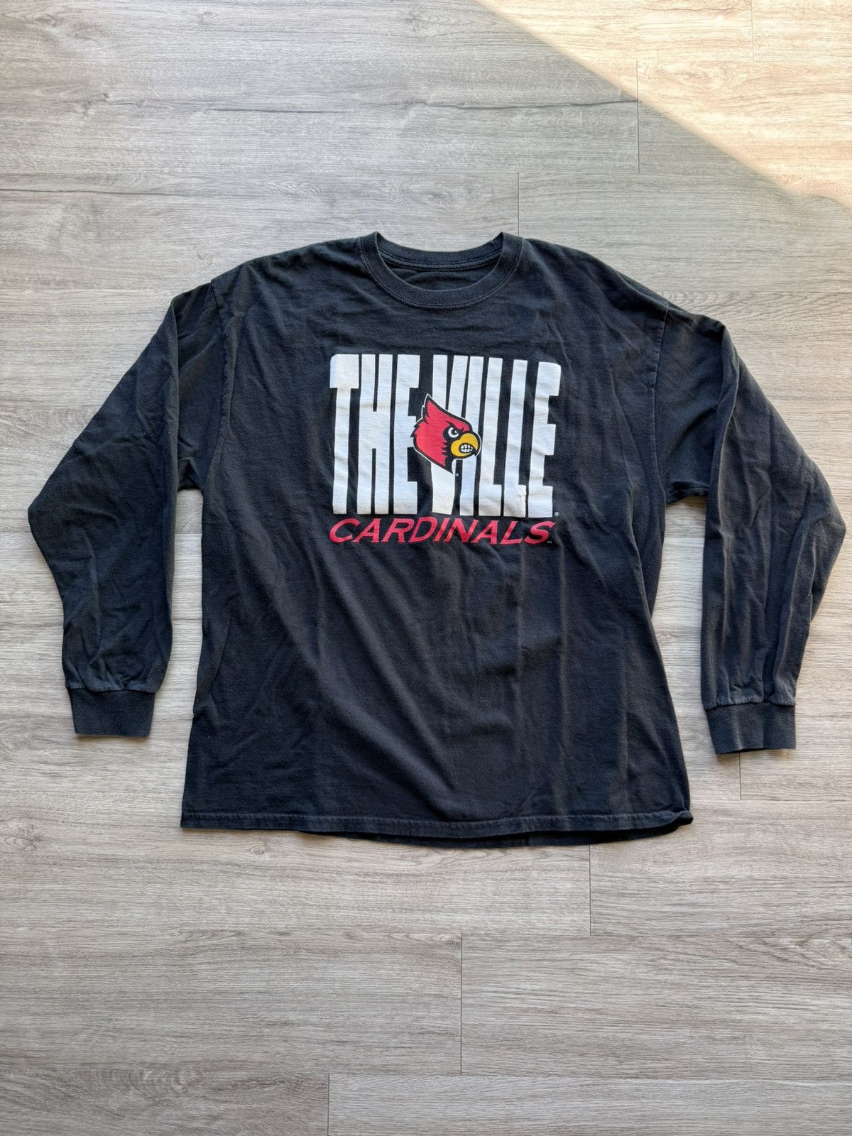 Vintage Vintage Sun Faded Louisville Cardinals NCAA Long Sleeve Tee Size US XL / EU 56 / 4 - 1 Thumbnail