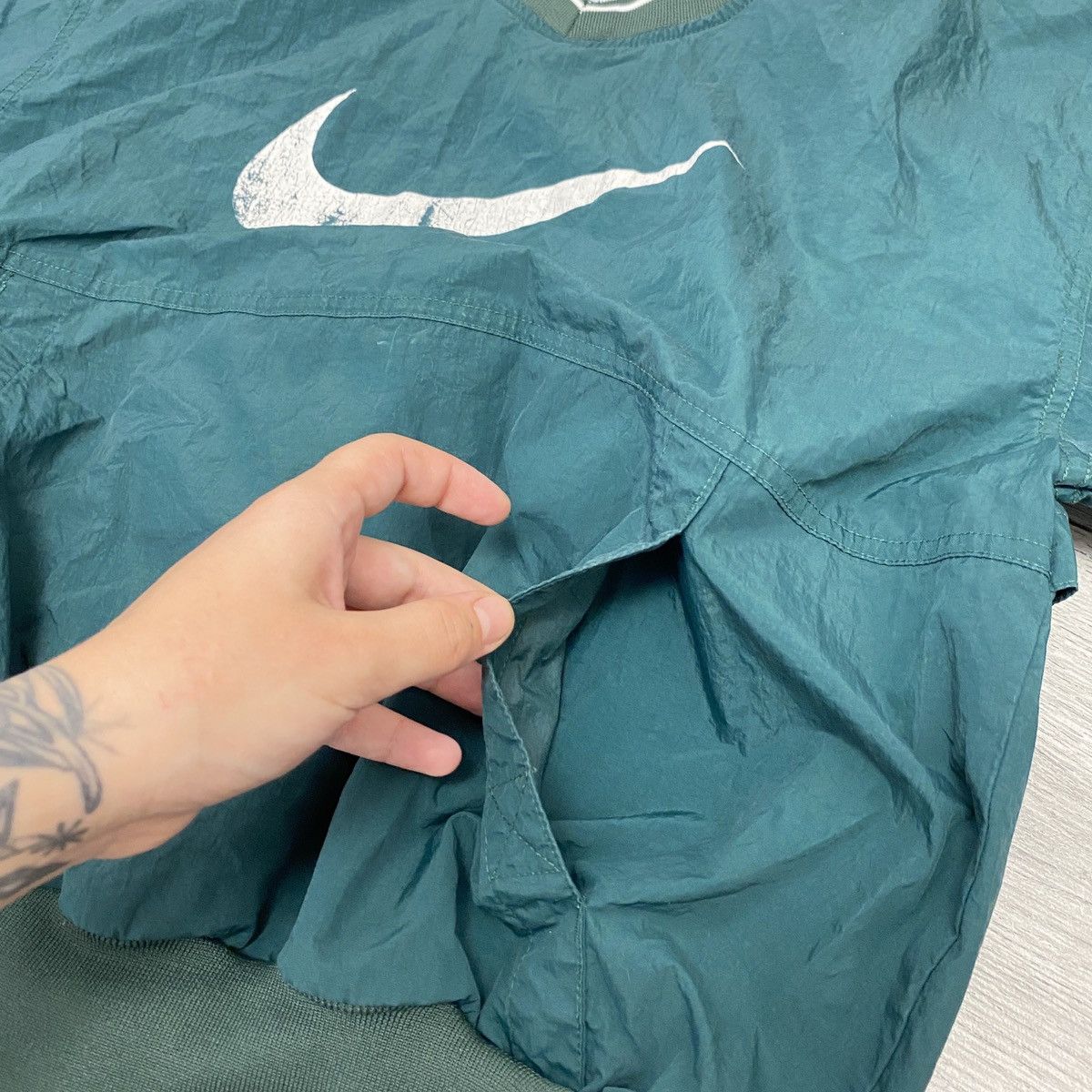 Nike × Vintage Nike Vintage Nylon Sweatshirt 90’s Size S / US 4 / IT 40 - 11 Thumbnail