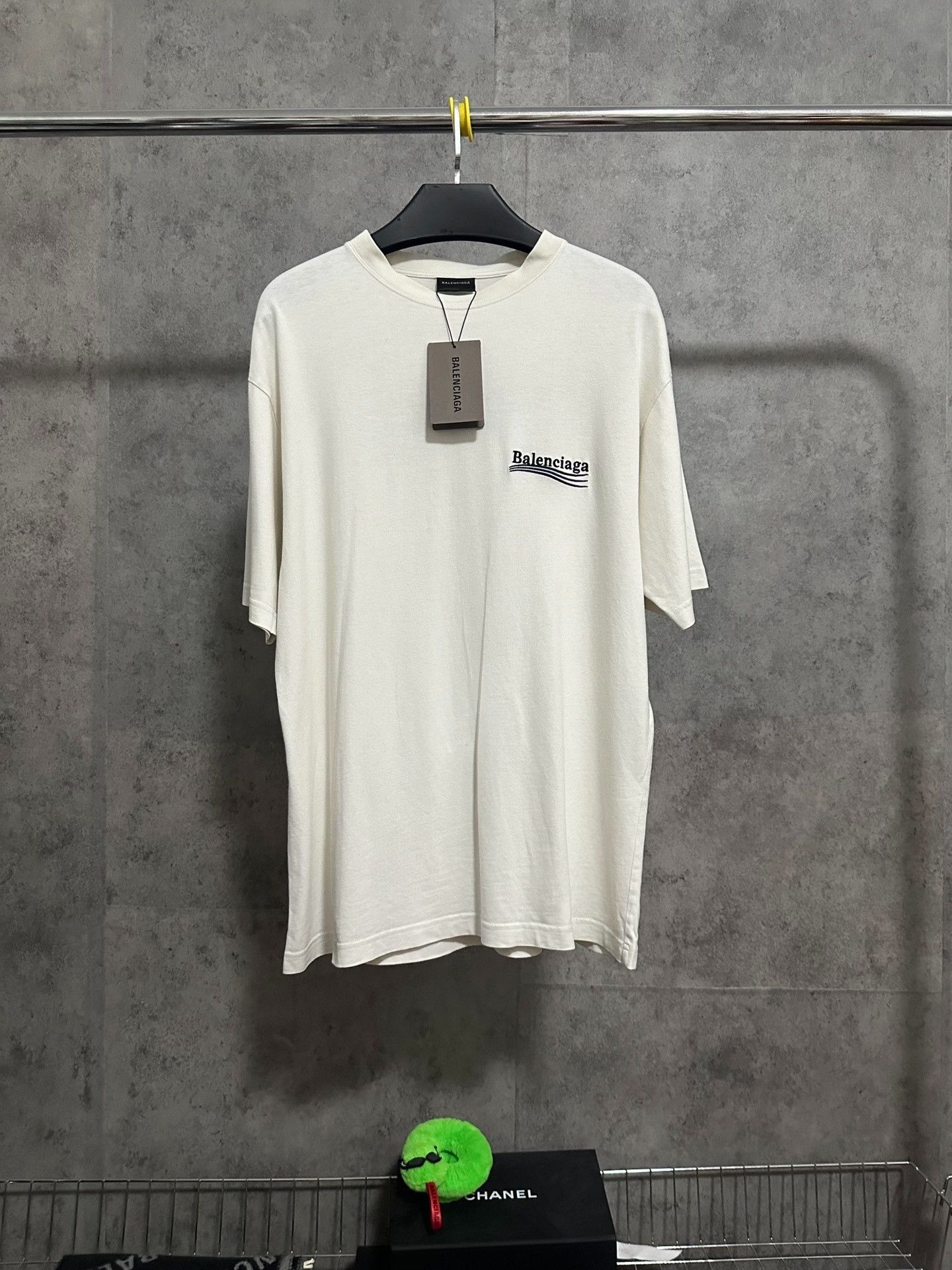 Balenciaga Balenciaga Coke Wave Logo Short Sleeve T-Shirt Size US S / EU 44-46 / 1 - 1 Thumbnail