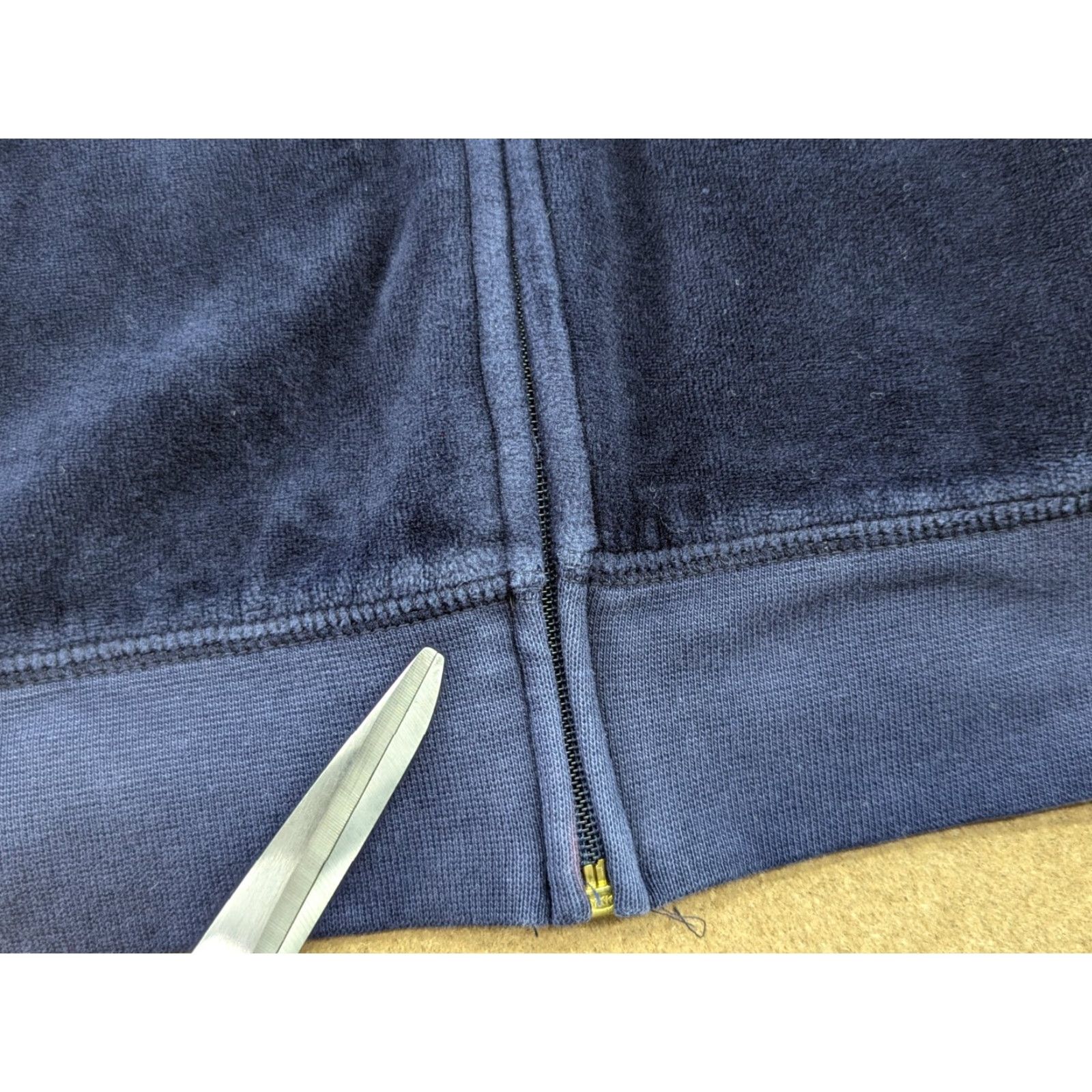 Juicy Couture Juicy Couture Velour Jacket Hoodie Womens Medium M Full Zip Blue Jacket Womens Regular Medium Blue Juicy Couture Velour Jacket Hoodie Full Zip Size S / US 4 / IT 40 - 3 Thumbnail