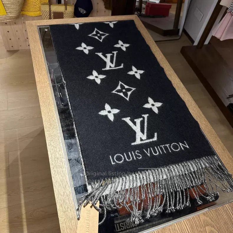 Louis Vuitton Louis Vuitton Double-sided full print presbyopia fringe ca Size ONE SIZE - 2 Thumbnail