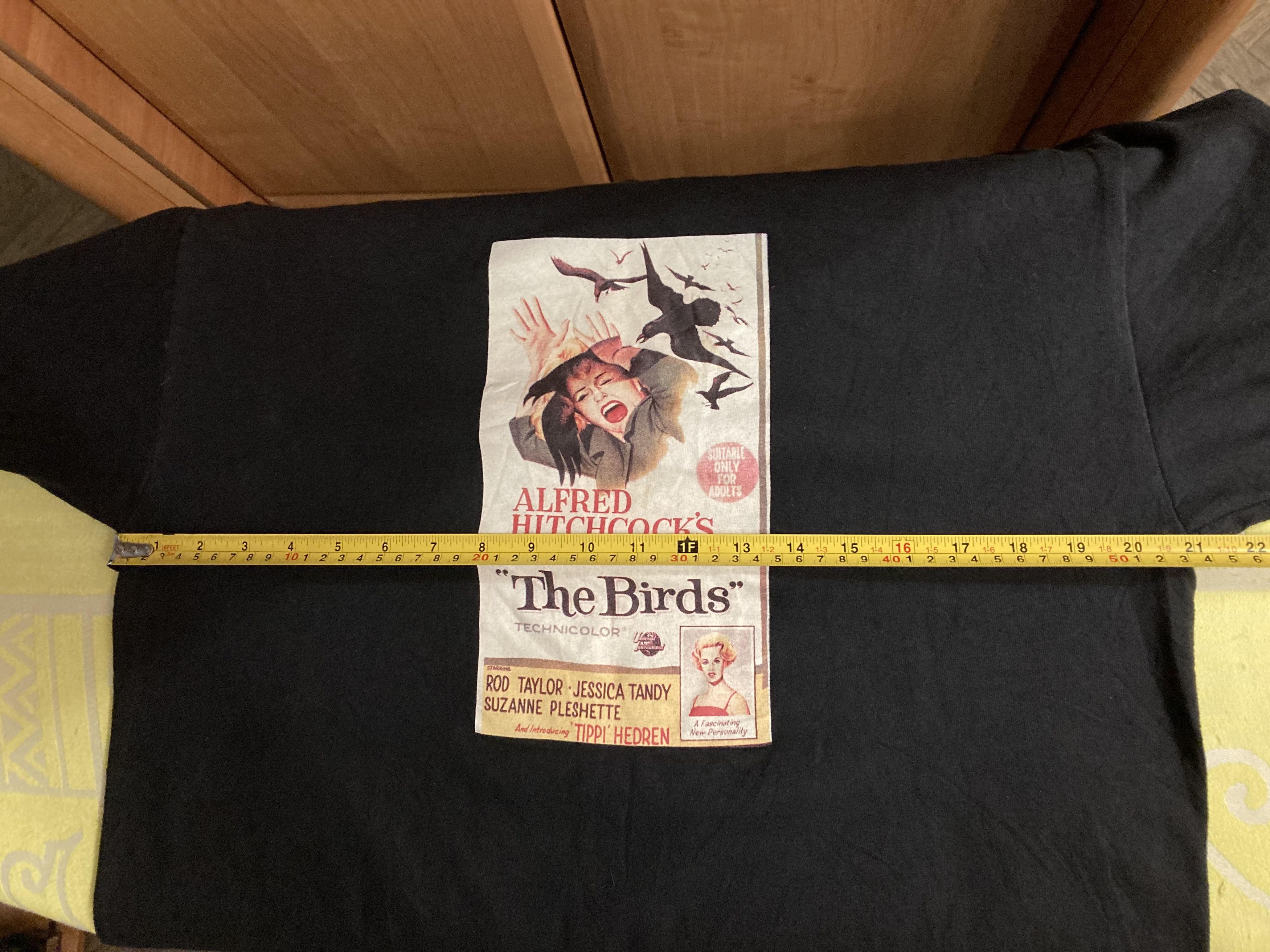 Vintage Alfred Hitchcock The Birds Movie Vintage Tee 1990s Hanes Size US M / EU 48-50 / 2 - 6 Thumbnail
