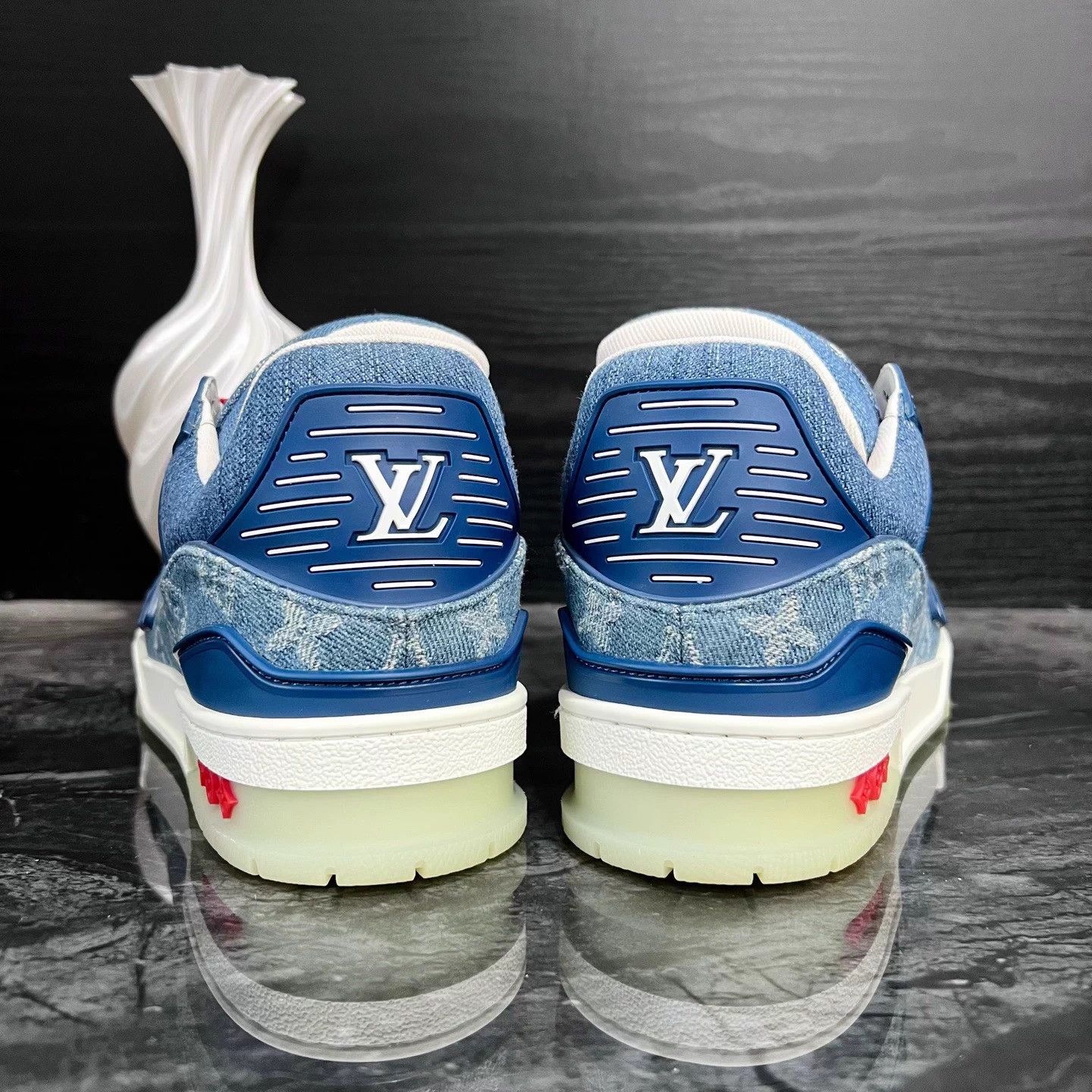 Louis Vuitton LV Denim Trainer China Exclusive Near New 38.5 Size US 7.5 / IT 37.5 - 4 Thumbnail