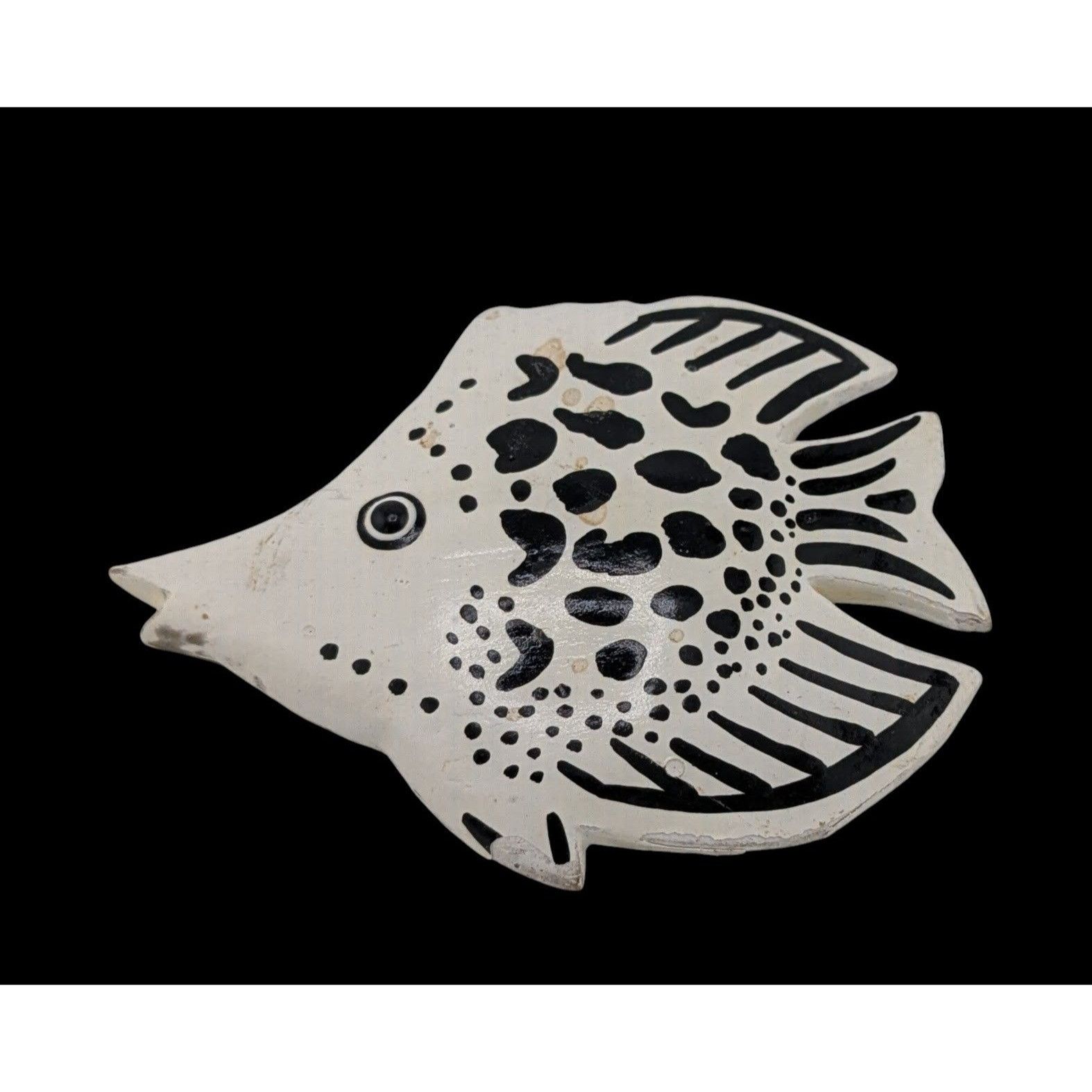 Other Vintage Wooden Fish Brooch Black And White Painted Size ONE SIZE - 2 Thumbnail