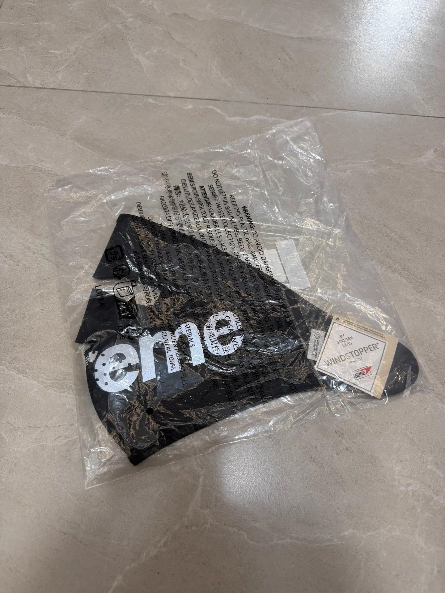 Other Supreme FW25 Windstopper Facemask 'Black' (Unisex) Size ONE SIZE - 2 Thumbnail