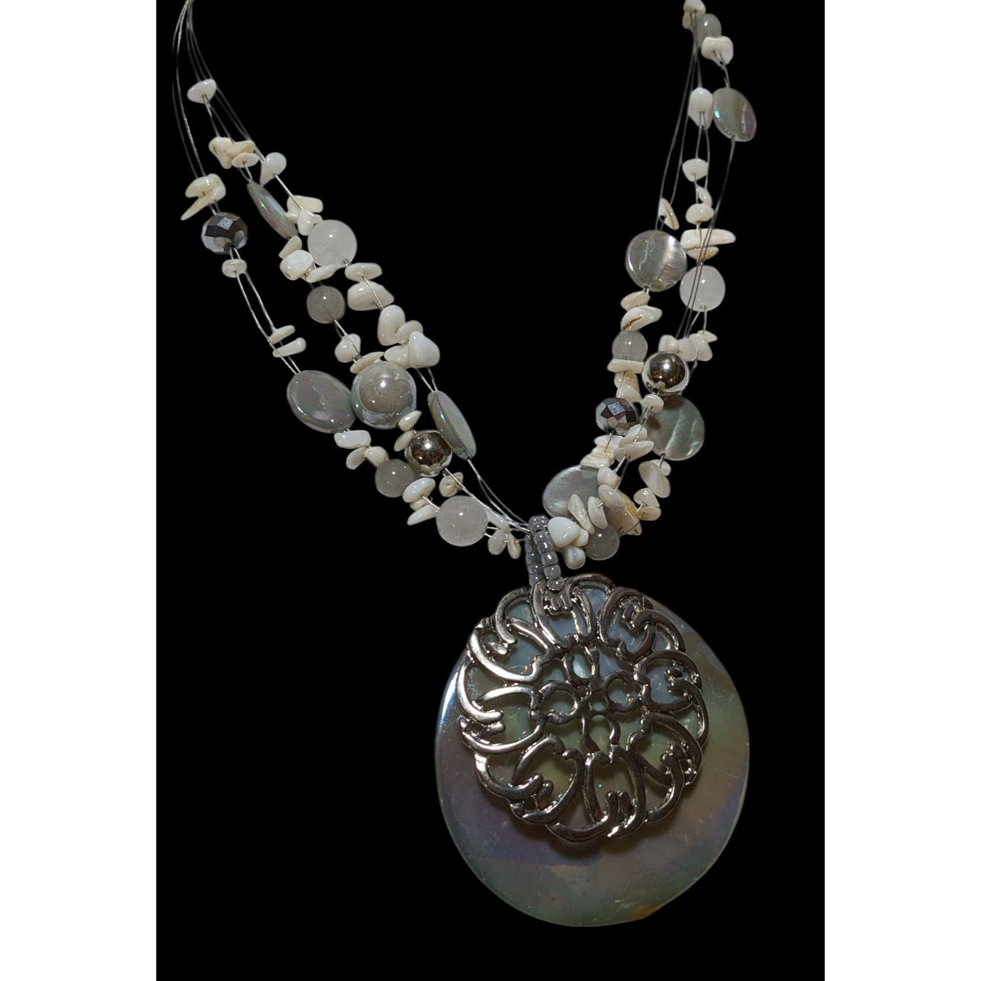 Other Vintage Mermaidcore Grey Rainbow Shell Necklace Size ONE SIZE - 3 Thumbnail