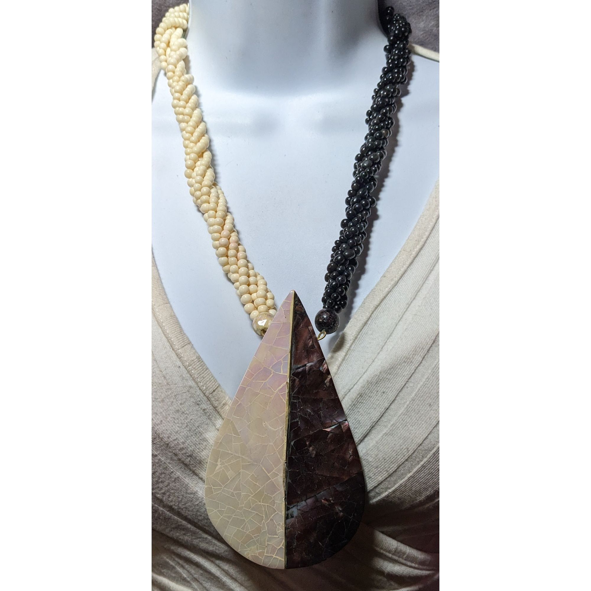 Other Vintage White And Brown Mother OF Pearl Chunky Beaded Teardr Size ONE SIZE - 7 Thumbnail