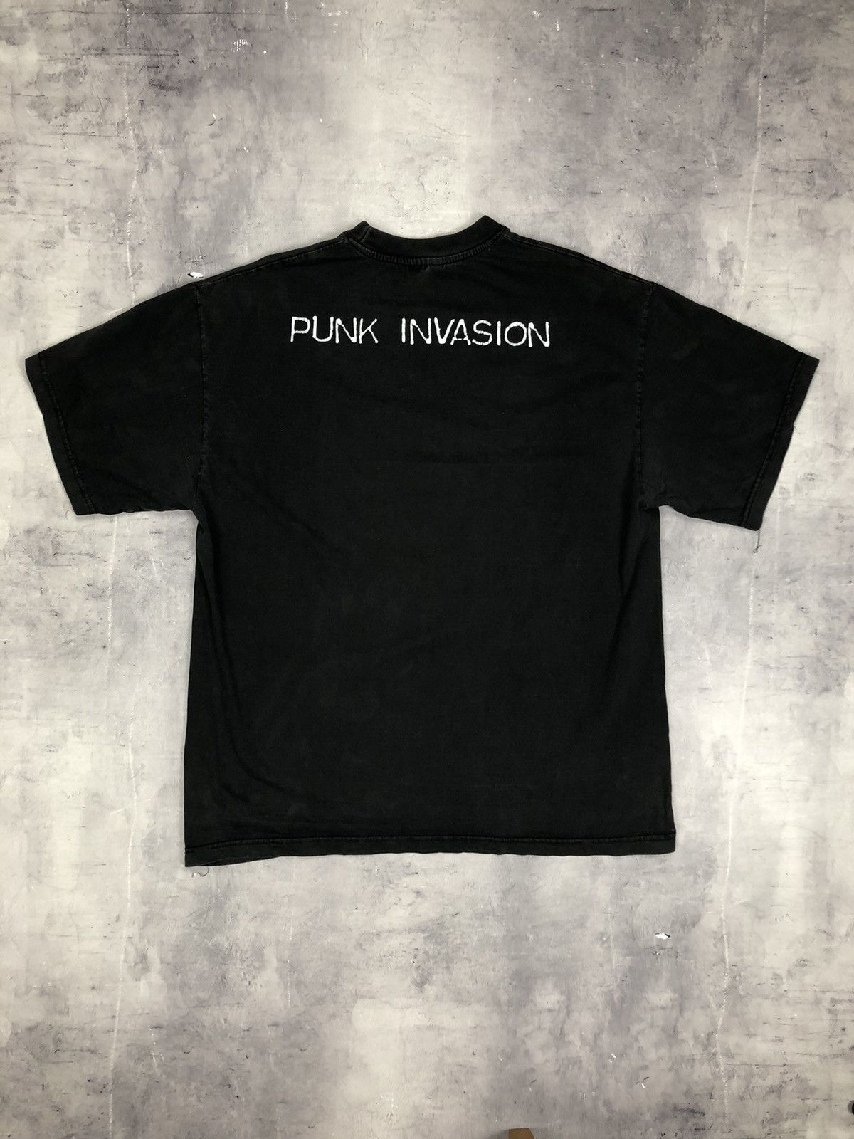 Band Tees × Vintage Vintage Total Chaos Punk Invasion 2002 T Shirt Size US XL / EU 56 / 4 - 2 Thumbnail