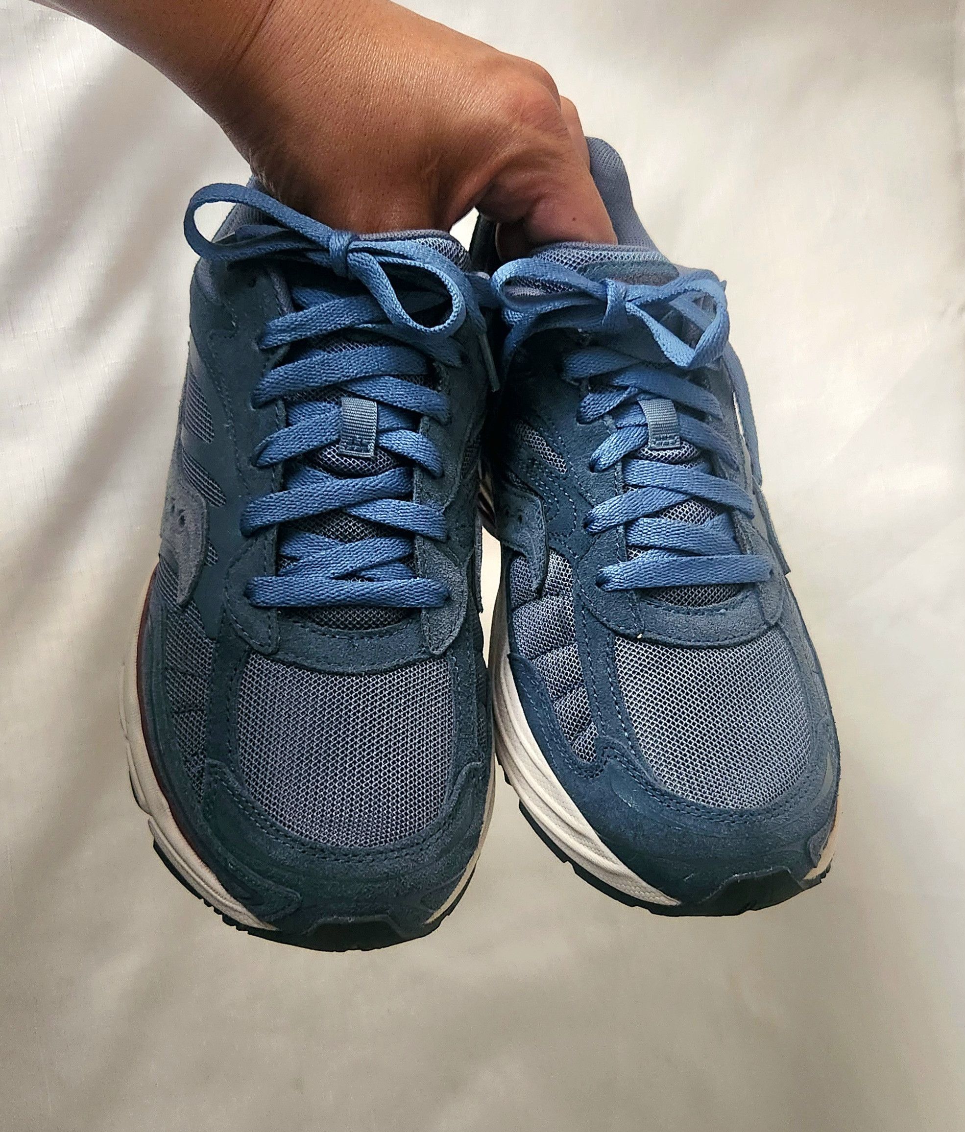 Saucony Saucony Progrid Omni 9 SPC Unisex Navy Blue Burgandy size 9 Size US 9 / EU 42 - 7 Thumbnail