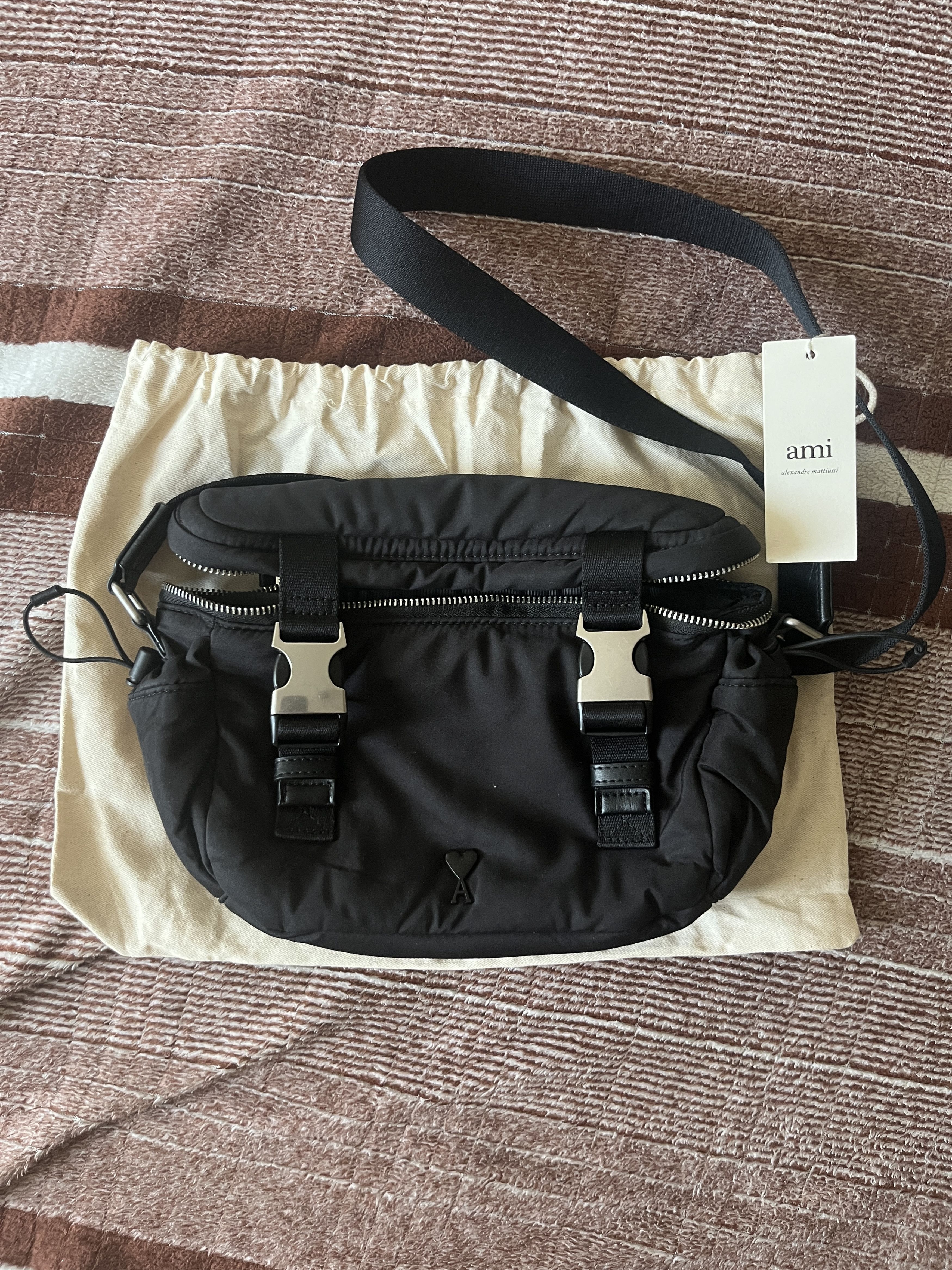 AMI AMI PARIS Black Ami De Coeur Messenger Bag Size ONE SIZE - 1 Thumbnail