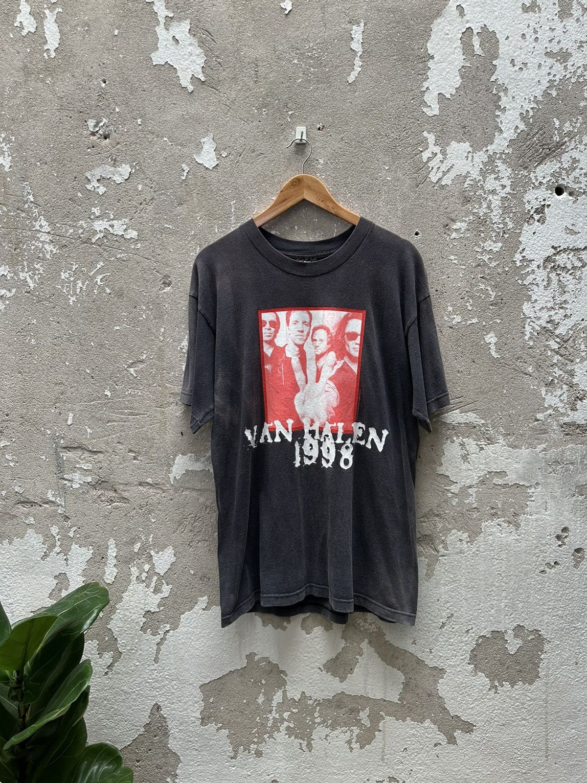 Band Tees × Giant × Vintage Vintage 90's Van Halen American Rock Band Faded Tees Size US L / EU 52-54 / 3 - 1 Thumbnail