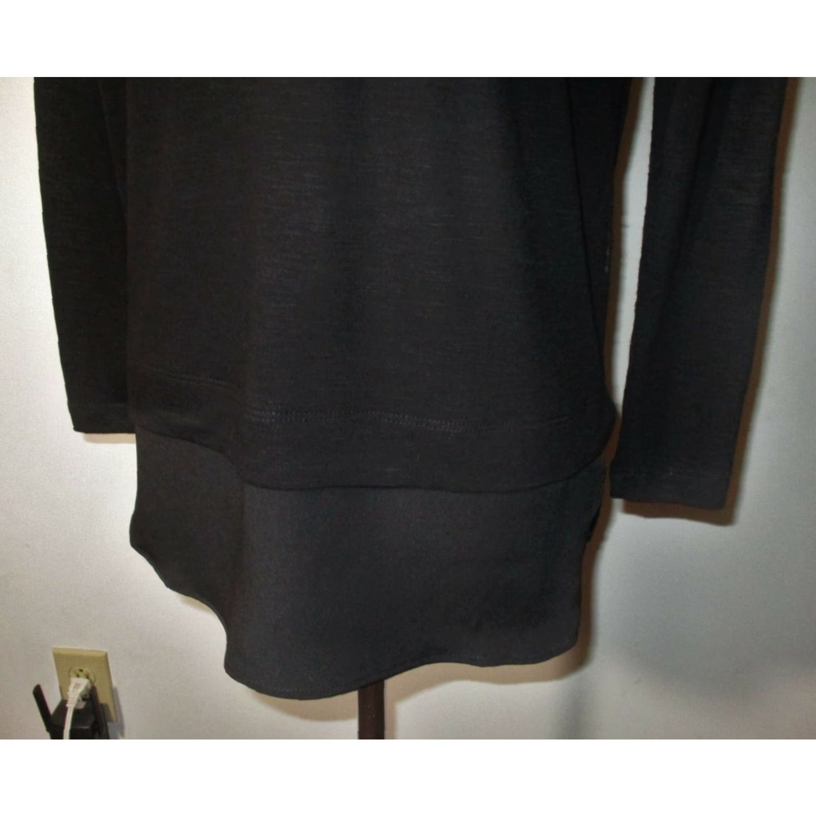 J.Crew J. CREW Black Long Sleeve Top Womens XS (XXS) Extended Hem NWOT Viscose Blend Shirt/Top - Classic Fit, Solid Pattern, Casual Casualwear Size XXS / US 00 / IT 34 - 2 Thumbnail