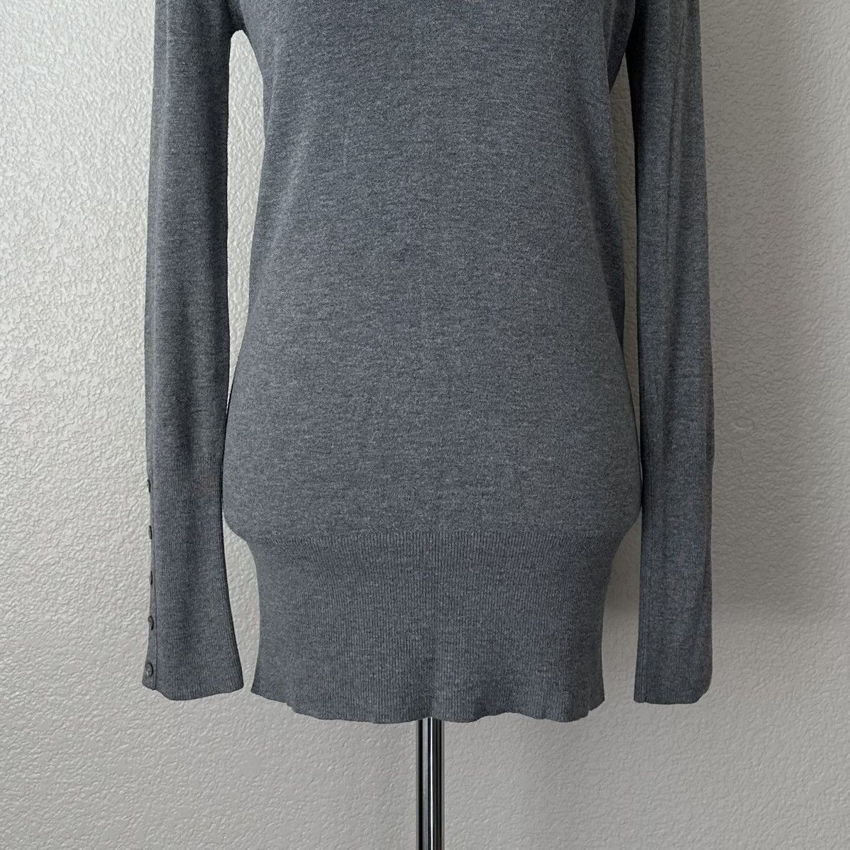 Zara Zara Gray V-neck Long Sleeves Button Cuffs Pullover Sweater Size M / US 6-8 / IT 42-44 - 4 Thumbnail