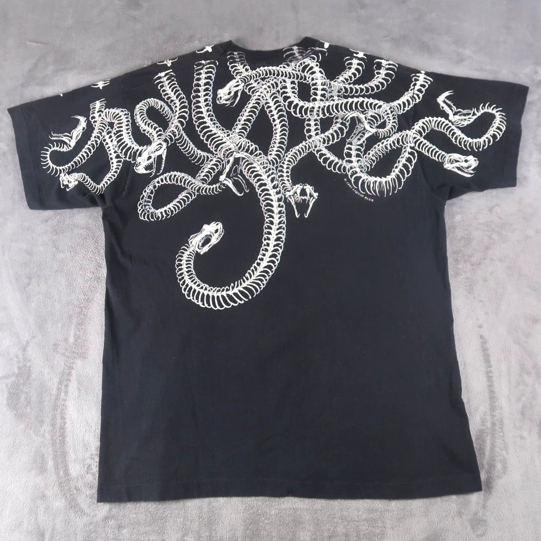 Liquid Blue VINTAGE Liquid Blue T-Shirt Men 2XL Black 90s Skull Snake Medusa Graphic 1993 Size US XXL / EU 58 / 5 - 2 Thumbnail